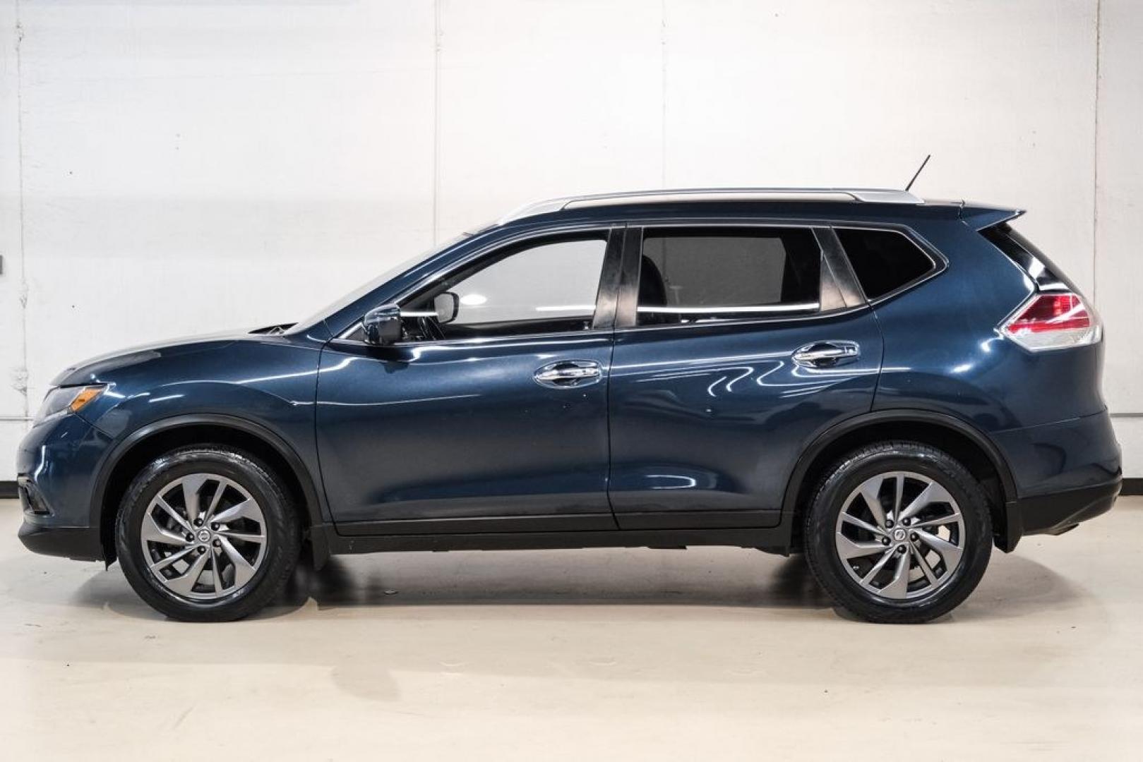 2016 Arctic Blue /Charcoal Nissan Rogue SL (JN8AT2MT9GW) with an 2.5L I4 DOHC 16V engine, CVT transmission, located at 15300 Midway Rd., Addison, TX, 75001, (972) 702-0011, 32.958321, -96.838074- Photo#7