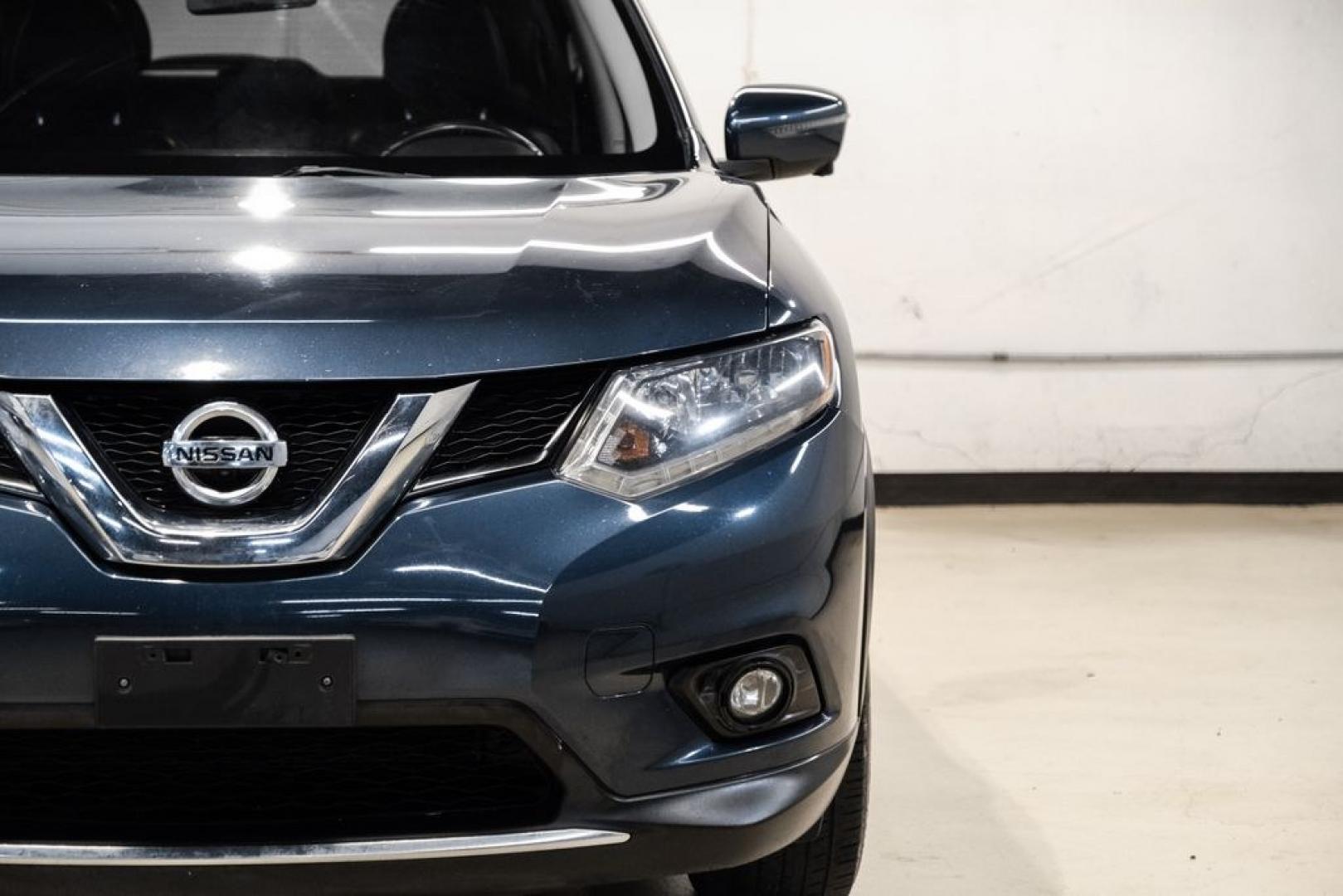 2016 Arctic Blue /Charcoal Nissan Rogue SL (JN8AT2MT9GW) with an 2.5L I4 DOHC 16V engine, CVT transmission, located at 15300 Midway Rd., Addison, TX, 75001, (972) 702-0011, 32.958321, -96.838074- Photo#10