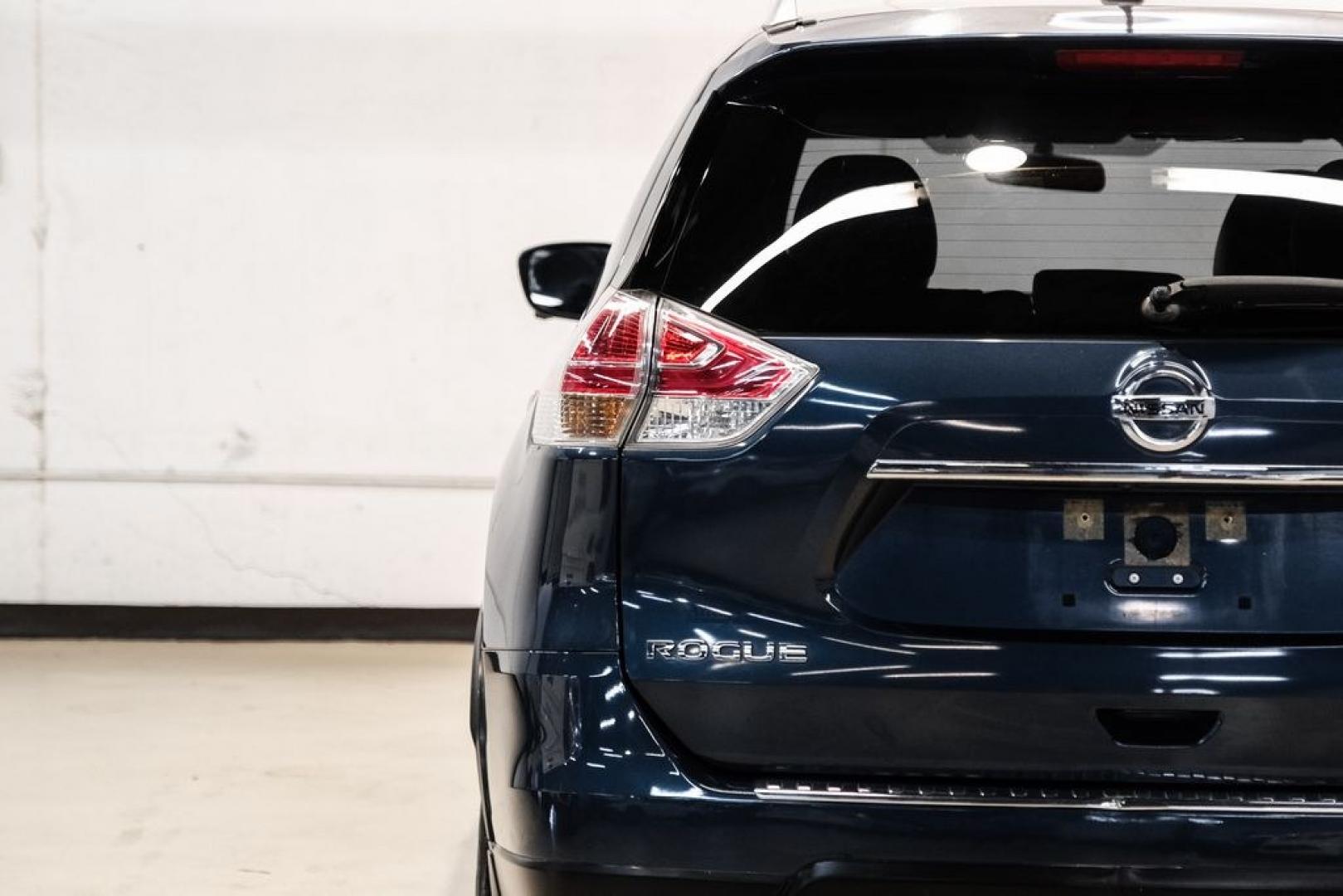 2016 Arctic Blue /Charcoal Nissan Rogue SL (JN8AT2MT9GW) with an 2.5L I4 DOHC 16V engine, CVT transmission, located at 15300 Midway Rd., Addison, TX, 75001, (972) 702-0011, 32.958321, -96.838074- Photo#11