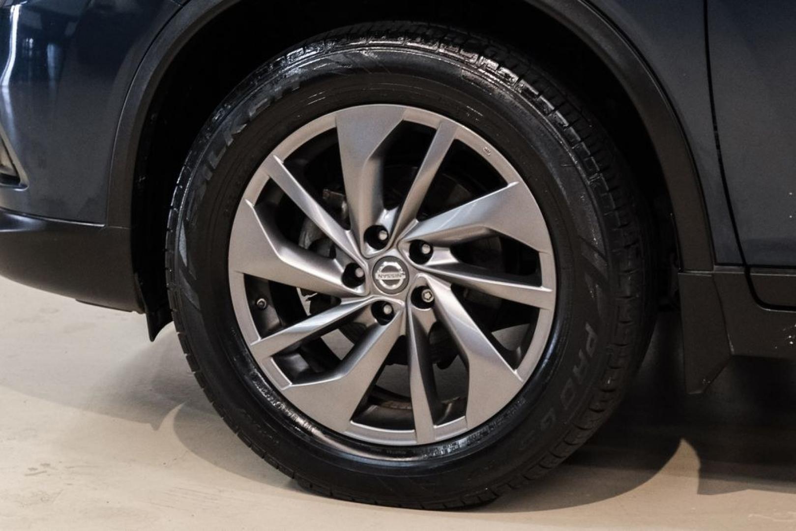 2016 Arctic Blue /Charcoal Nissan Rogue SL (JN8AT2MT9GW) with an 2.5L I4 DOHC 16V engine, CVT transmission, located at 15300 Midway Rd., Addison, TX, 75001, (972) 702-0011, 32.958321, -96.838074- Photo#15