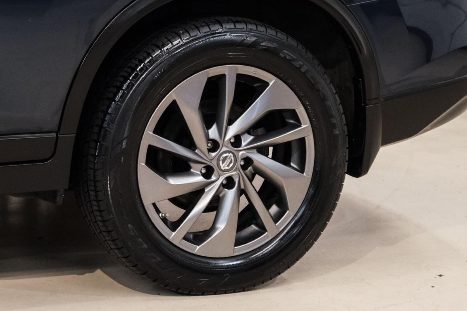2016 Arctic Blue /Charcoal Nissan Rogue SL (JN8AT2MT9GW) with an 2.5L I4 DOHC 16V engine, CVT transmission, located at 15300 Midway Rd., Addison, TX, 75001, (972) 702-0011, 32.958321, -96.838074- Photo#16