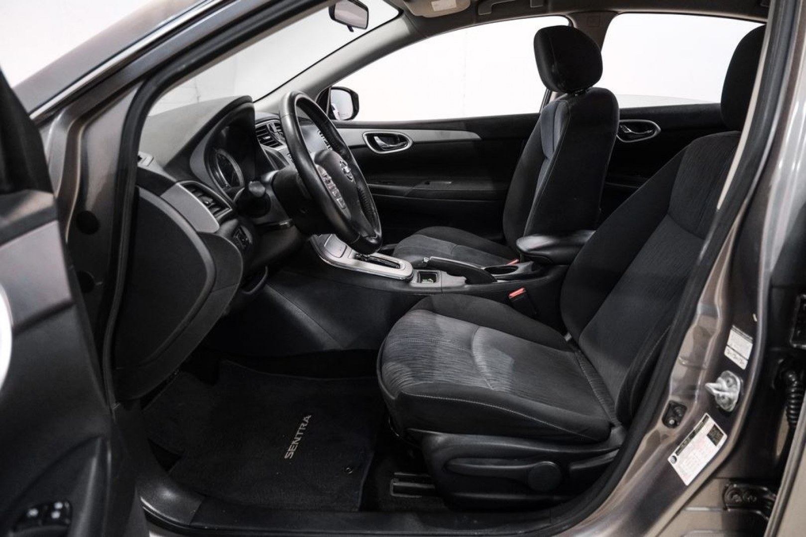 2015 Titanium /Charcoal Nissan Sentra SV (3N1AB7AP0FL) with an 1.8L 4-Cylinder DOHC 16V engine, CVT transmission, located at 15300 Midway Rd., Addison, TX, 75001, (972) 702-0011, 32.958321, -96.838074- Photo#3