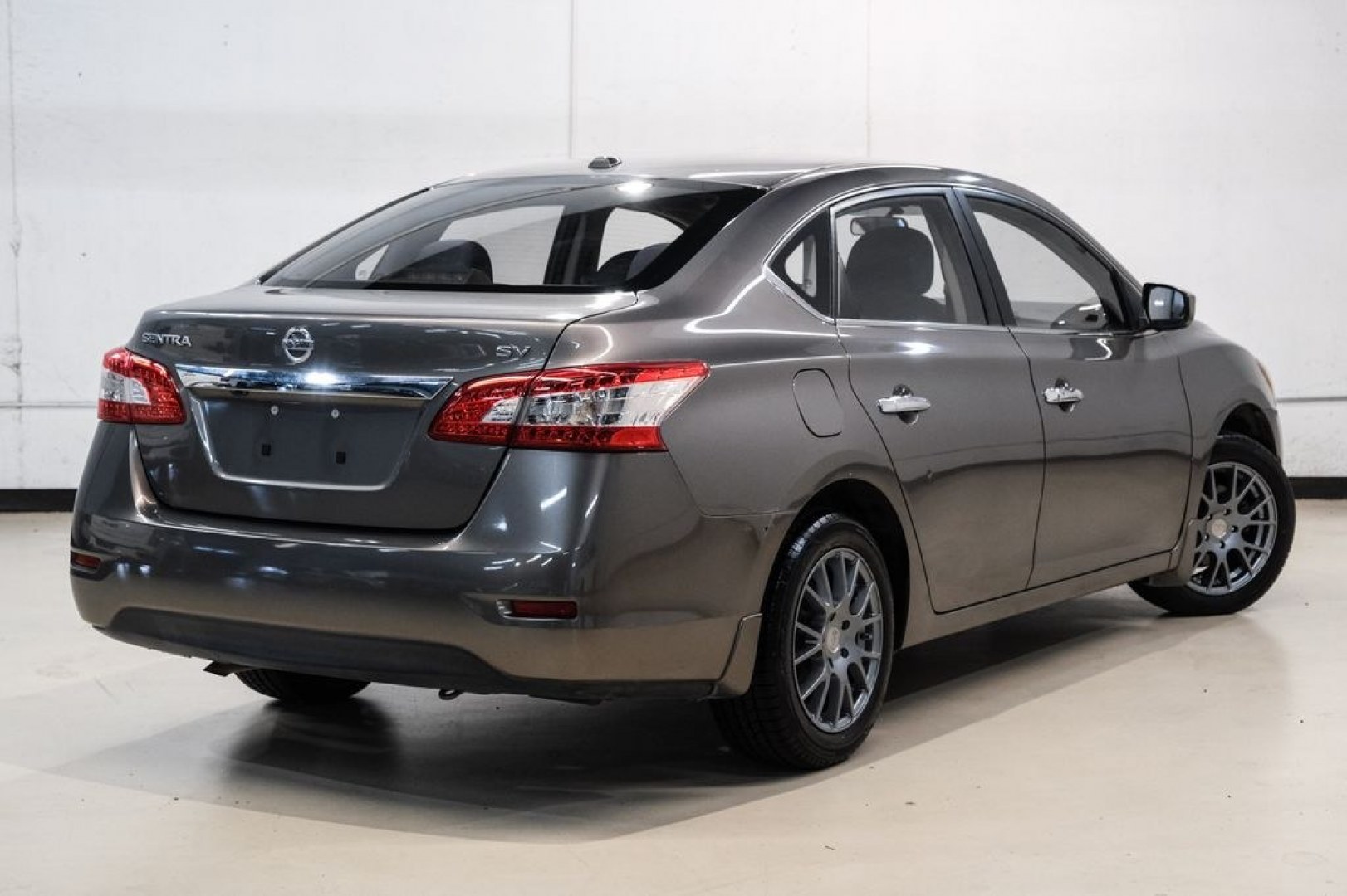 2015 Titanium /Charcoal Nissan Sentra SV (3N1AB7AP0FL) with an 1.8L 4-Cylinder DOHC 16V engine, CVT transmission, located at 15300 Midway Rd., Addison, TX, 75001, (972) 702-0011, 32.958321, -96.838074- Photo#7