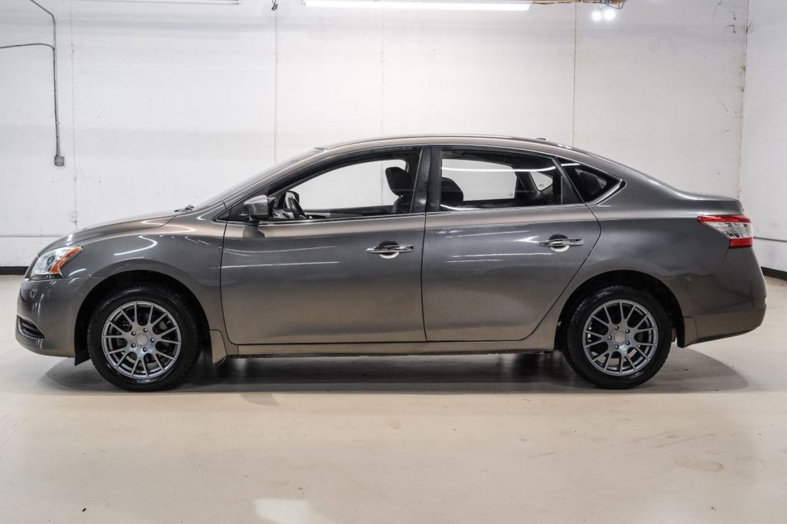 2015 Titanium /Charcoal Nissan Sentra SV (3N1AB7AP0FL) with an 1.8L 4-Cylinder DOHC 16V engine, CVT transmission, located at 15300 Midway Rd., Addison, TX, 75001, (972) 702-0011, 32.958321, -96.838074- Photo#10