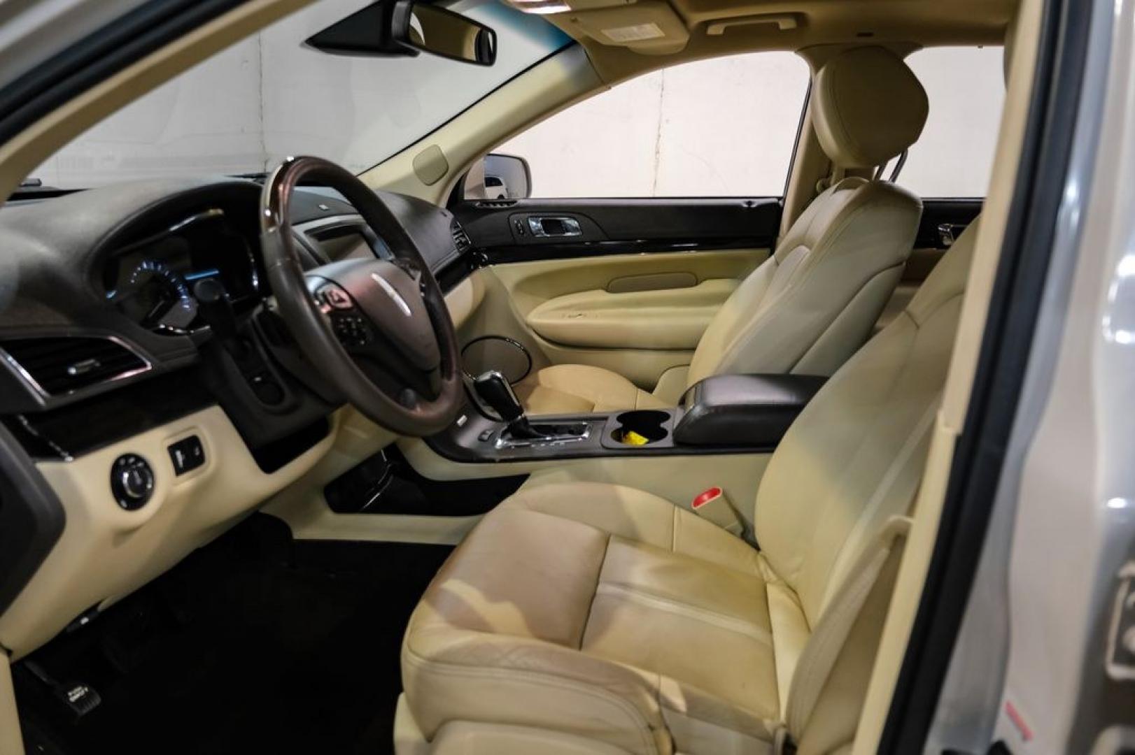 2019 Pearl Metallic /Light Dune Lincoln MKT Standard (2LMHJ5AT2KB) with an V6 engine, Automatic transmission, located at 15300 Midway Rd., Addison, TX, 75001, (972) 702-0011, 32.958321, -96.838074- Photo#3