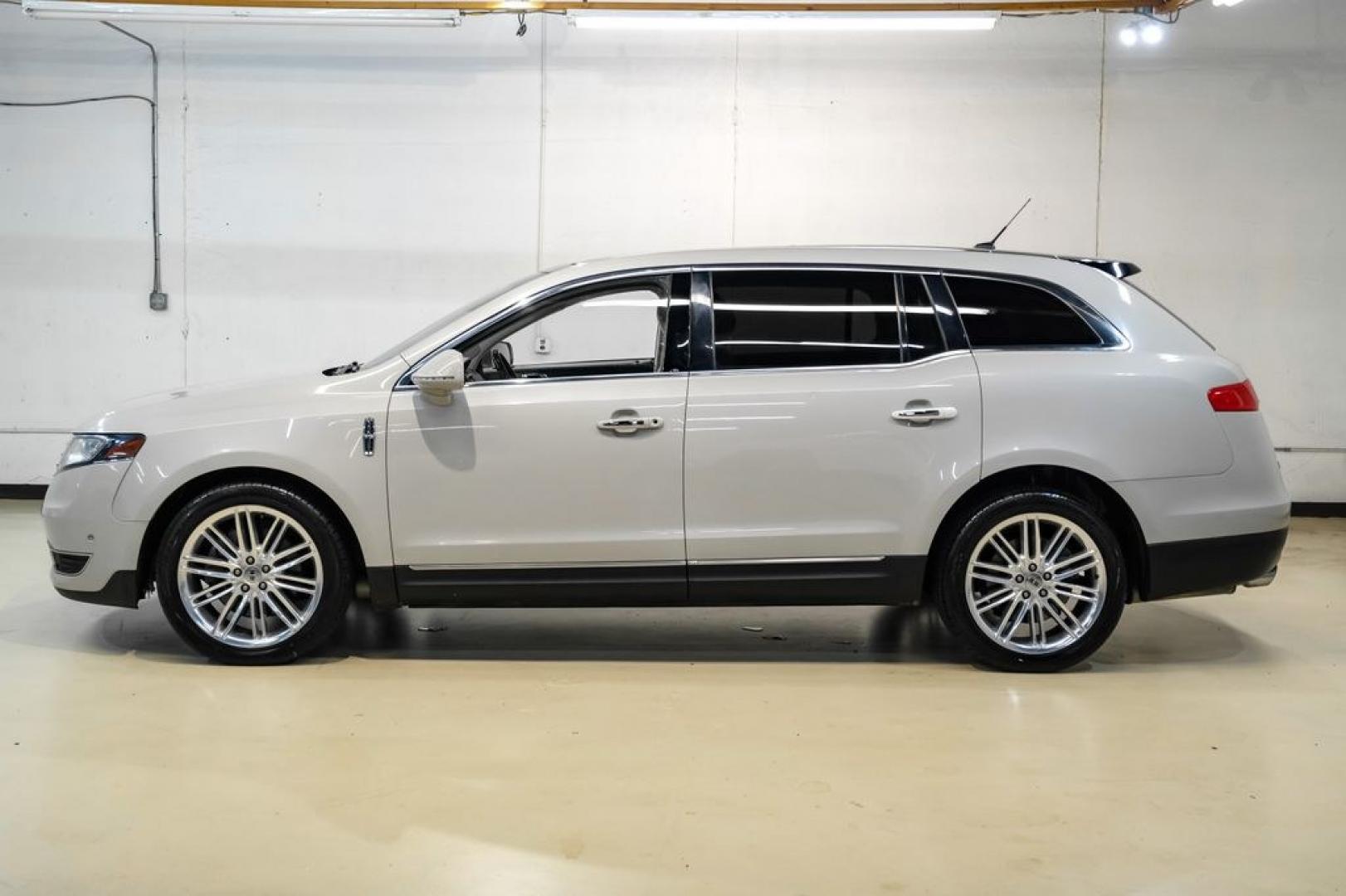 2019 Pearl Metallic /Light Dune Lincoln MKT Standard (2LMHJ5AT2KB) with an V6 engine, Automatic transmission, located at 15300 Midway Rd., Addison, TX, 75001, (972) 702-0011, 32.958321, -96.838074- Photo#10