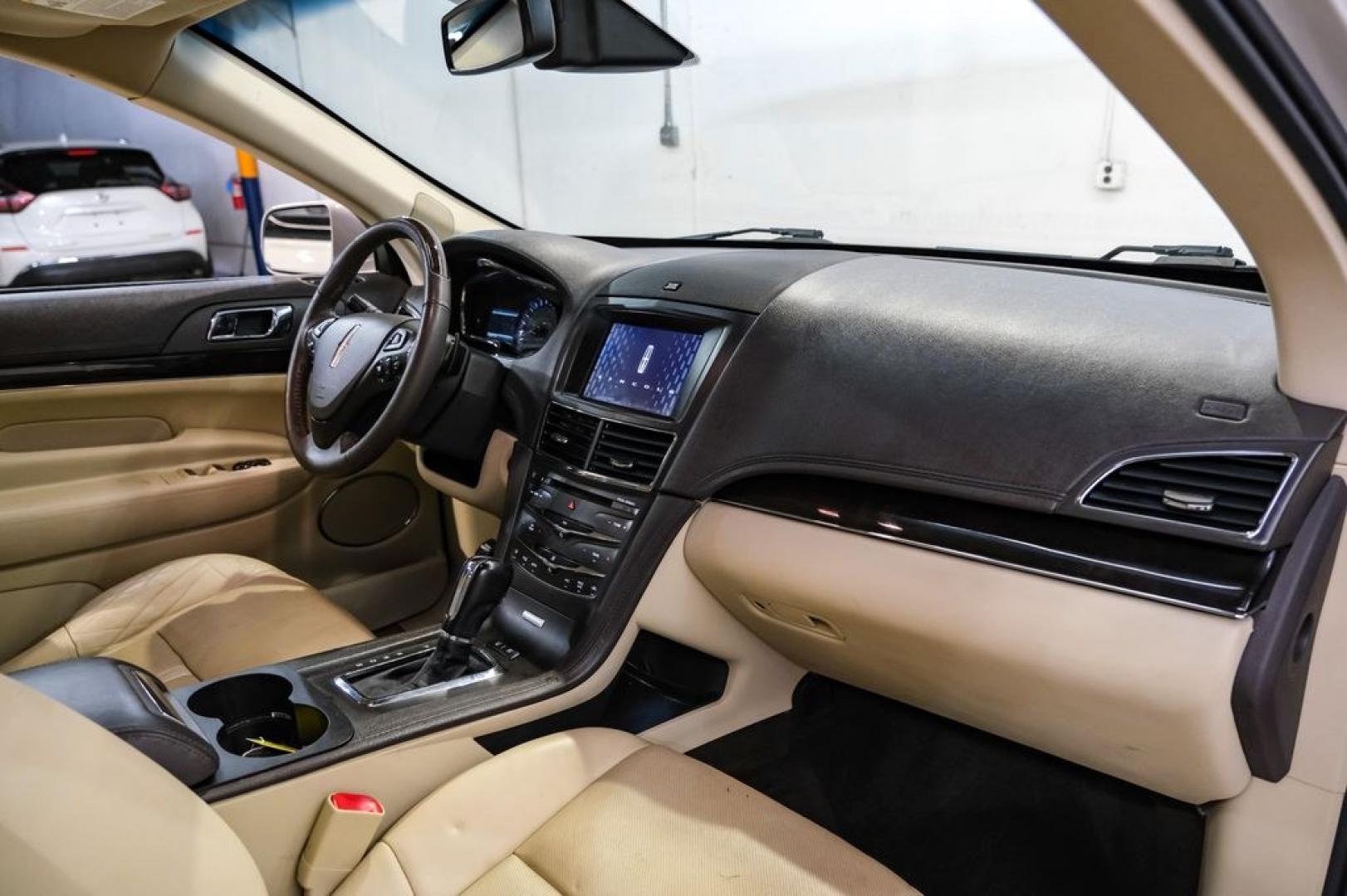 2019 Pearl Metallic /Light Dune Lincoln MKT Standard (2LMHJ5AT2KB) with an V6 engine, Automatic transmission, located at 15300 Midway Rd., Addison, TX, 75001, (972) 702-0011, 32.958321, -96.838074- Photo#11