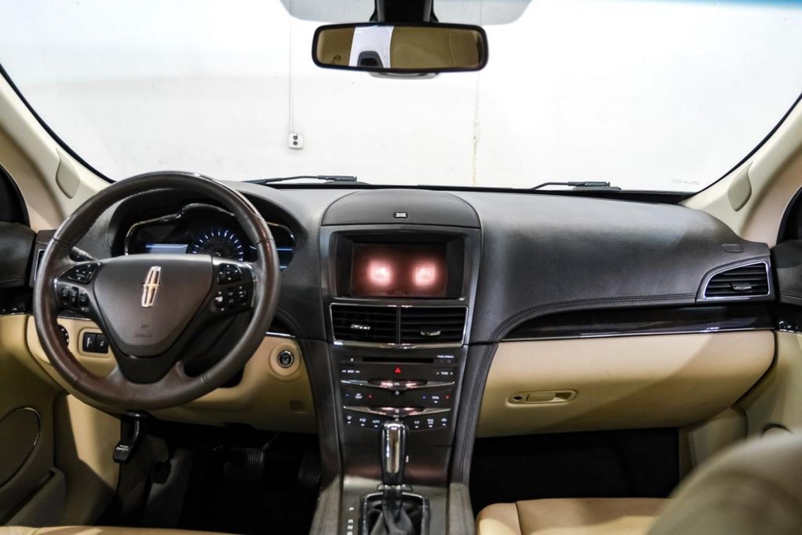 2019 Pearl Metallic /Light Dune Lincoln MKT Standard (2LMHJ5AT2KB) with an V6 engine, Automatic transmission, located at 15300 Midway Rd., Addison, TX, 75001, (972) 702-0011, 32.958321, -96.838074- Photo#13