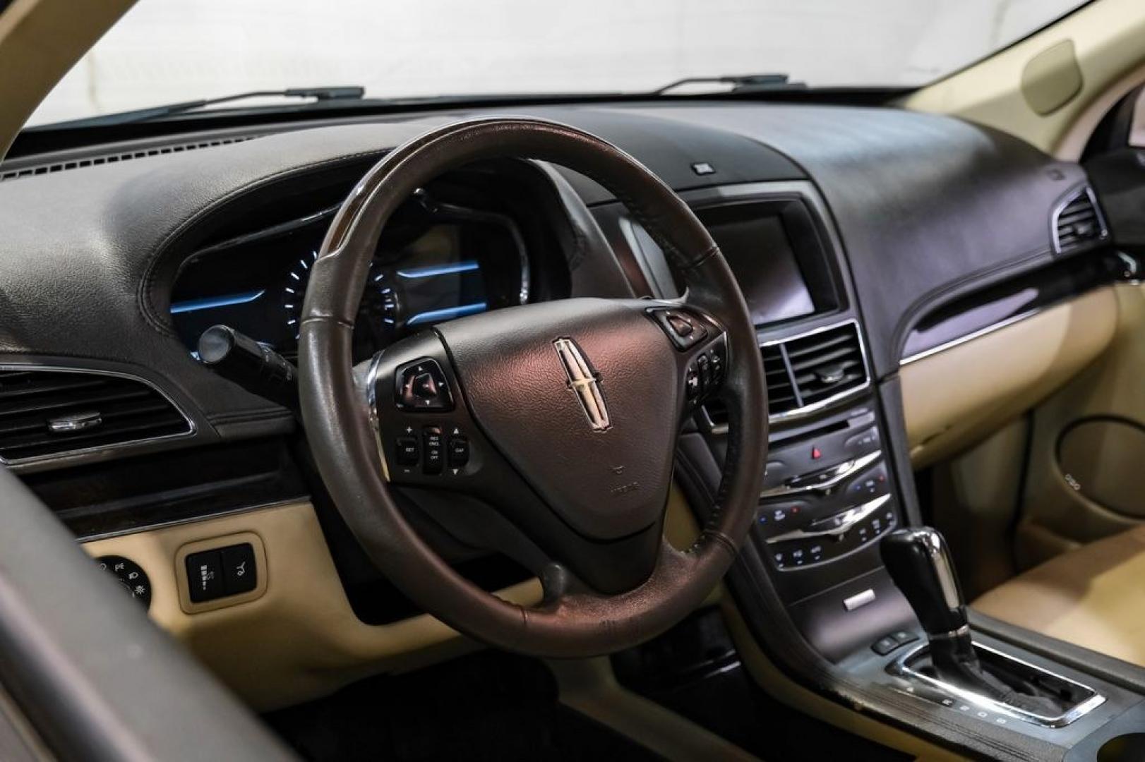 2019 Pearl Metallic /Light Dune Lincoln MKT Standard (2LMHJ5AT2KB) with an V6 engine, Automatic transmission, located at 15300 Midway Rd., Addison, TX, 75001, (972) 702-0011, 32.958321, -96.838074- Photo#14