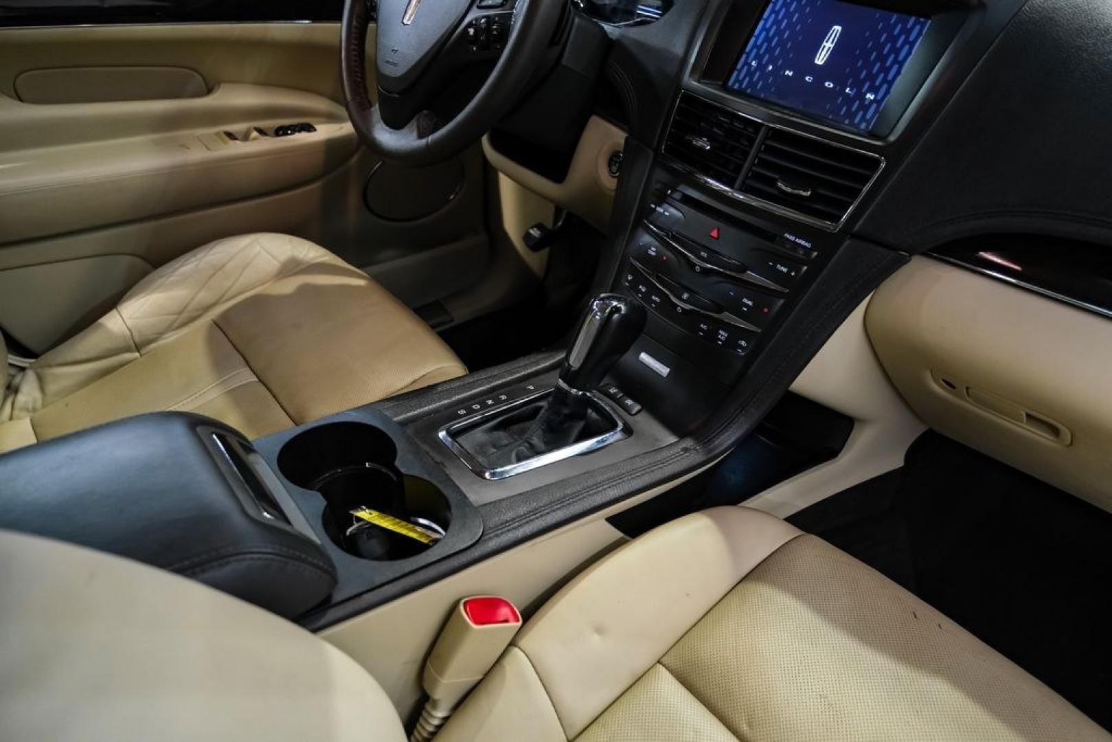 2019 Pearl Metallic /Light Dune Lincoln MKT Standard (2LMHJ5AT2KB) with an V6 engine, Automatic transmission, located at 15300 Midway Rd., Addison, TX, 75001, (972) 702-0011, 32.958321, -96.838074- Photo#21