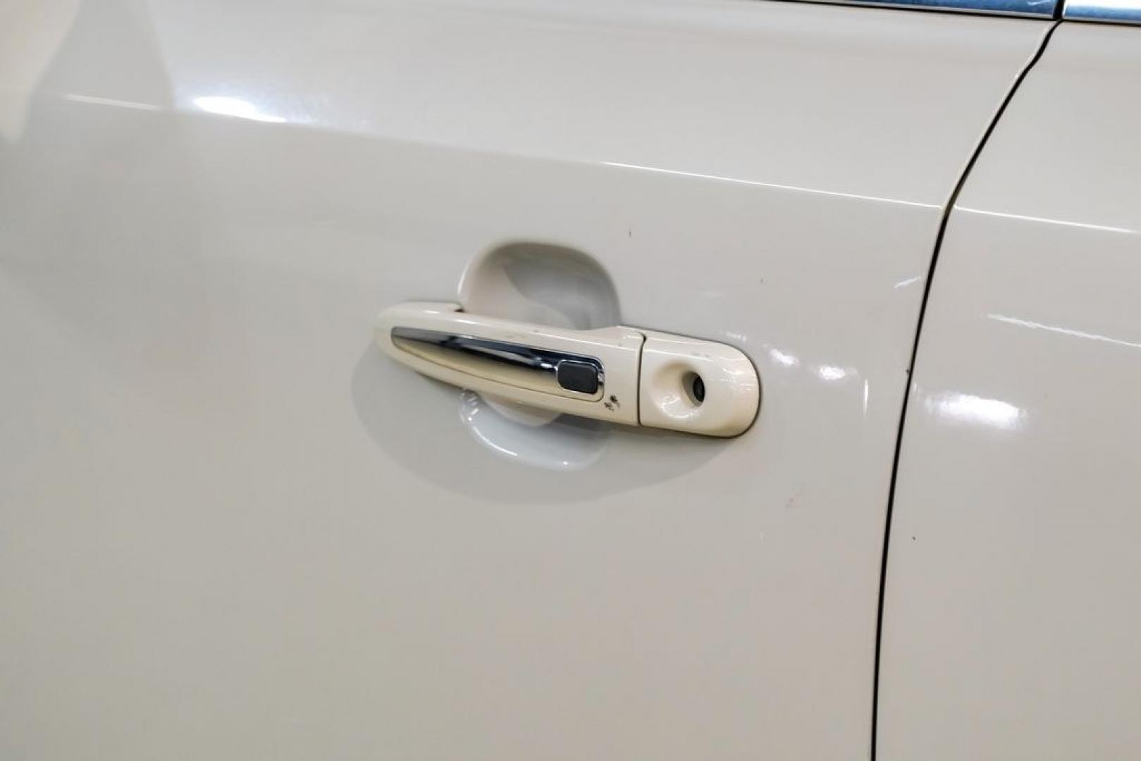 2019 Pearl Metallic /Light Dune Lincoln MKT Standard (2LMHJ5AT2KB) with an V6 engine, Automatic transmission, located at 15300 Midway Rd., Addison, TX, 75001, (972) 702-0011, 32.958321, -96.838074- Photo#41