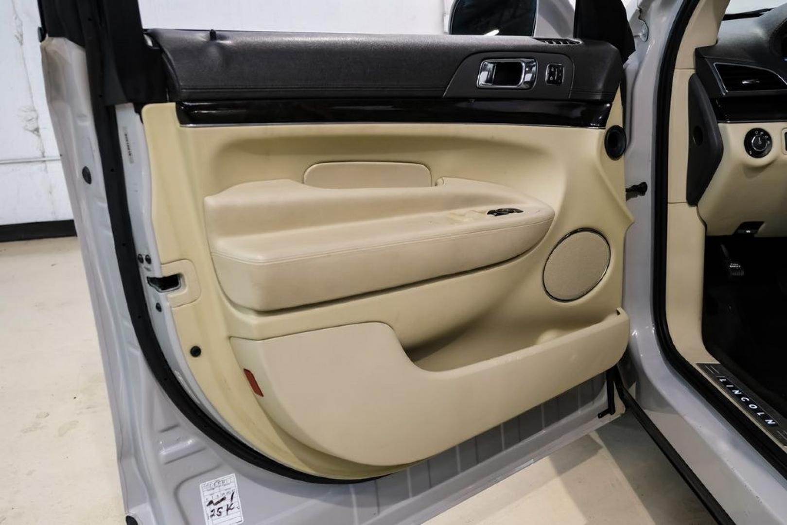2019 Pearl Metallic /Light Dune Lincoln MKT Standard (2LMHJ5AT2KB) with an V6 engine, Automatic transmission, located at 15300 Midway Rd., Addison, TX, 75001, (972) 702-0011, 32.958321, -96.838074- Photo#43