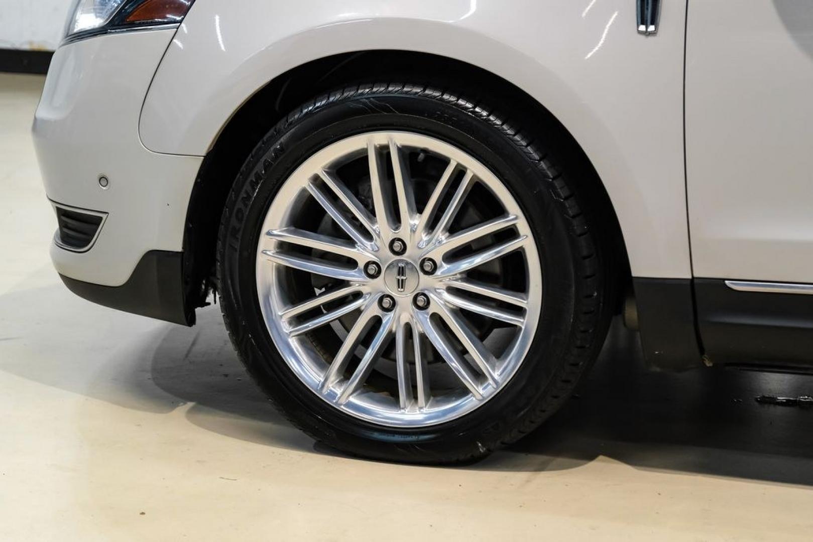 2019 Pearl Metallic /Light Dune Lincoln MKT Standard (2LMHJ5AT2KB) with an V6 engine, Automatic transmission, located at 15300 Midway Rd., Addison, TX, 75001, (972) 702-0011, 32.958321, -96.838074- Photo#58