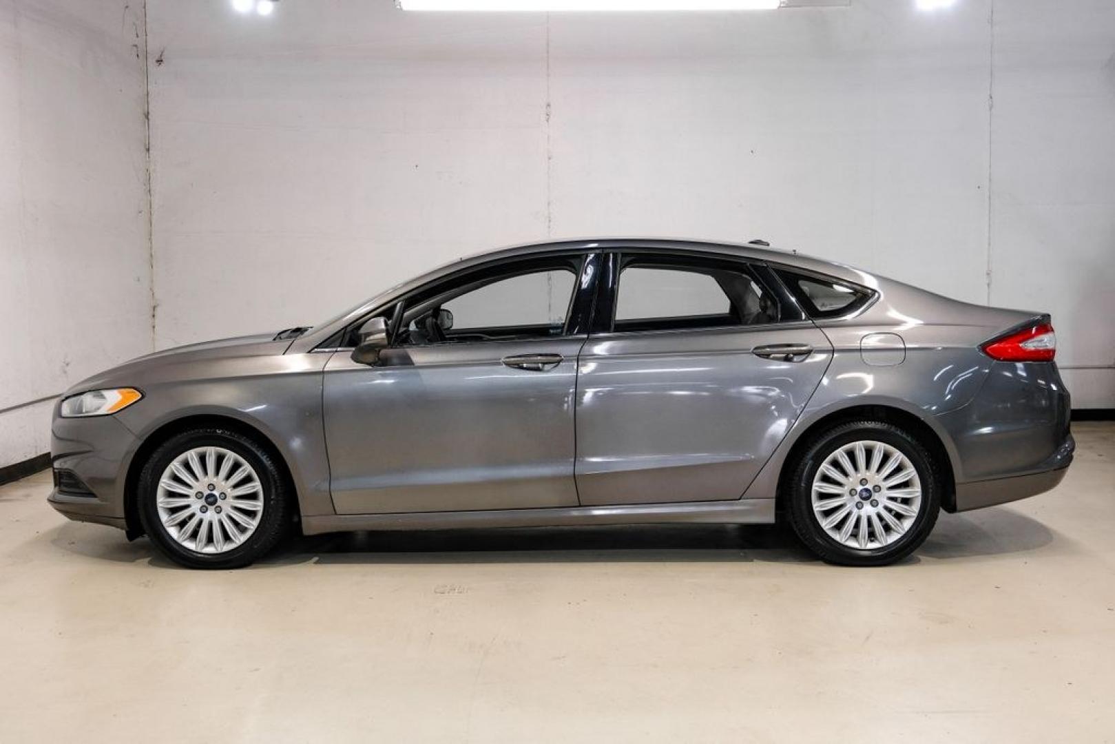 2014 Sterling Gray Metallic /Dune Ford Fusion Hybrid SE (3FA6P0LU0ER) with an 2.0L I4 Atkinson-Cycle Hybrid engine, CVT transmission, located at 15300 Midway Rd., Addison, TX, 75001, (972) 702-0011, 32.958321, -96.838074- Photo#10