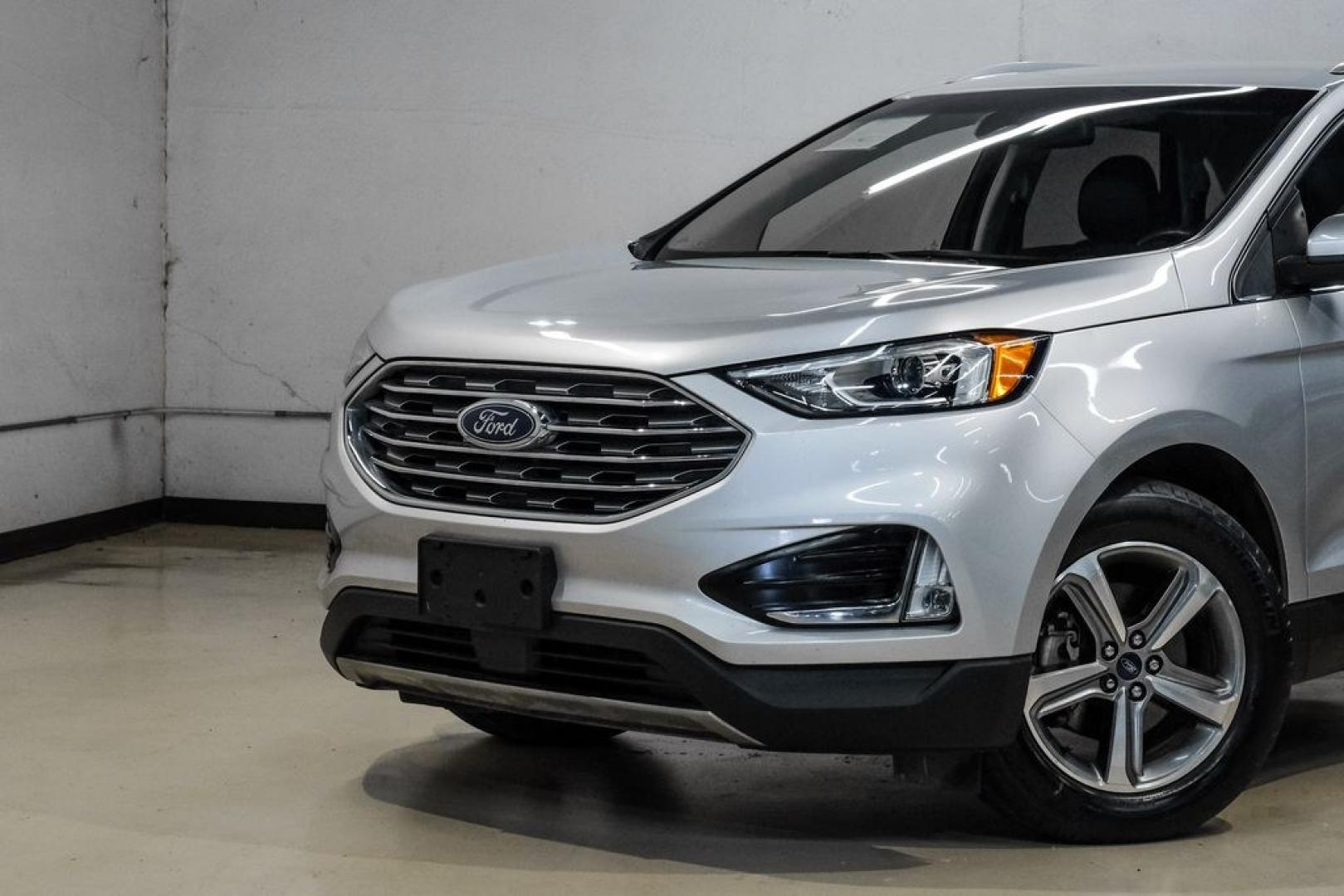 2019 Ingot Silver /Ebony Ford Edge SEL (2FMPK3J9XKB) with an EcoBoost 2.0L I4 GTDi DOHC Turbocharged VCT engine, Automatic transmission, located at 15300 Midway Rd., Addison, TX, 75001, (972) 702-0011, 32.958321, -96.838074- Photo#4