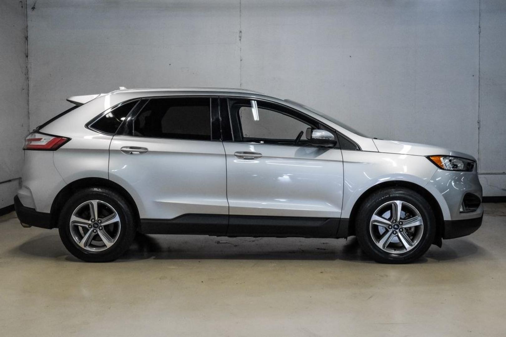 2019 Ingot Silver /Ebony Ford Edge SEL (2FMPK3J9XKB) with an EcoBoost 2.0L I4 GTDi DOHC Turbocharged VCT engine, Automatic transmission, located at 15300 Midway Rd., Addison, TX, 75001, (972) 702-0011, 32.958321, -96.838074- Photo#8
