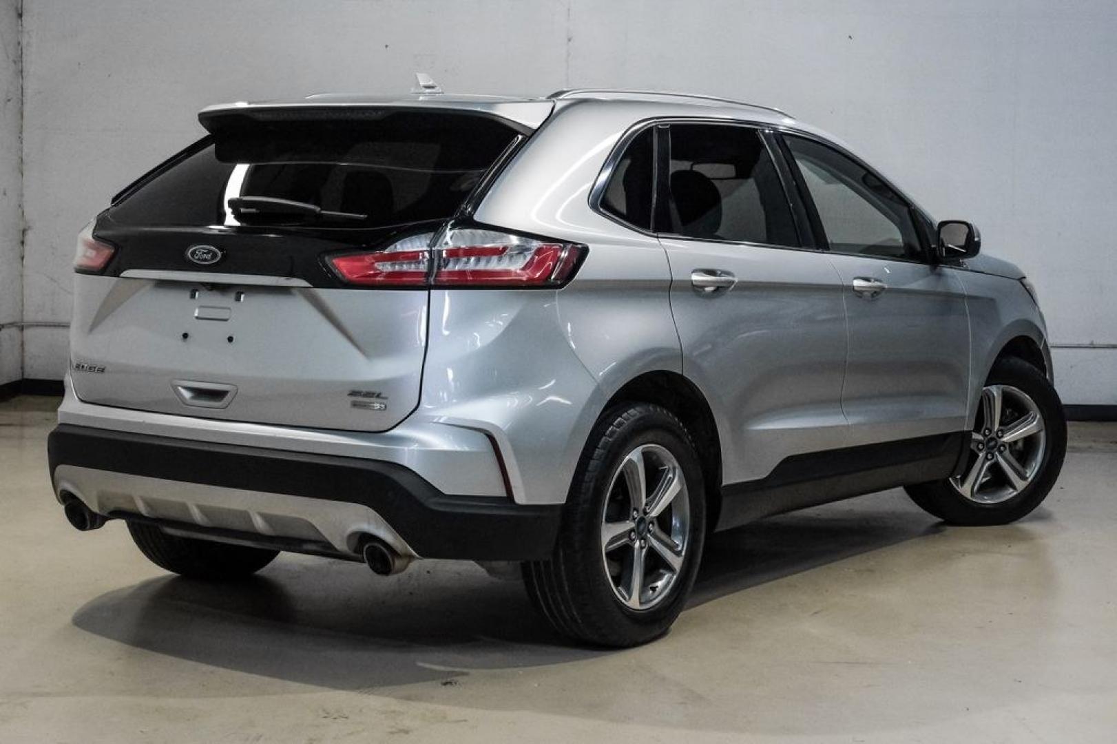 2019 Ingot Silver /Ebony Ford Edge SEL (2FMPK3J9XKB) with an EcoBoost 2.0L I4 GTDi DOHC Turbocharged VCT engine, Automatic transmission, located at 15300 Midway Rd., Addison, TX, 75001, (972) 702-0011, 32.958321, -96.838074- Photo#9