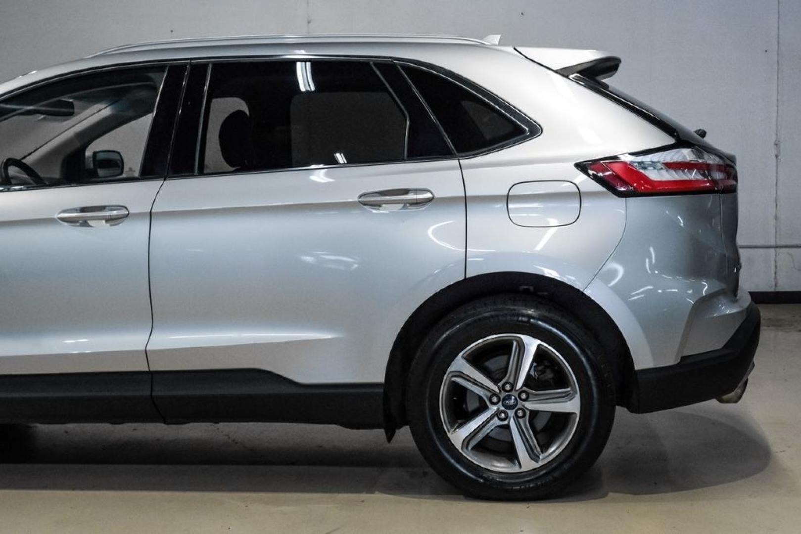 2019 Ingot Silver /Ebony Ford Edge SEL (2FMPK3J9XKB) with an EcoBoost 2.0L I4 GTDi DOHC Turbocharged VCT engine, Automatic transmission, located at 15300 Midway Rd., Addison, TX, 75001, (972) 702-0011, 32.958321, -96.838074- Photo#16