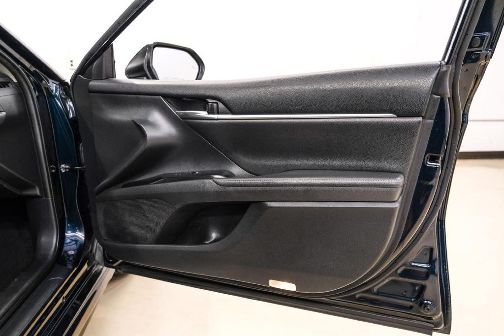 2019 Aqua /Black Toyota Camry XSE (4T1B61HK8KU) with an 2.5L I4 DOHC 16V engine, Automatic transmission, located at 15300 Midway Rd., Addison, TX, 75001, (972) 702-0011, 32.958321, -96.838074- Photo#41