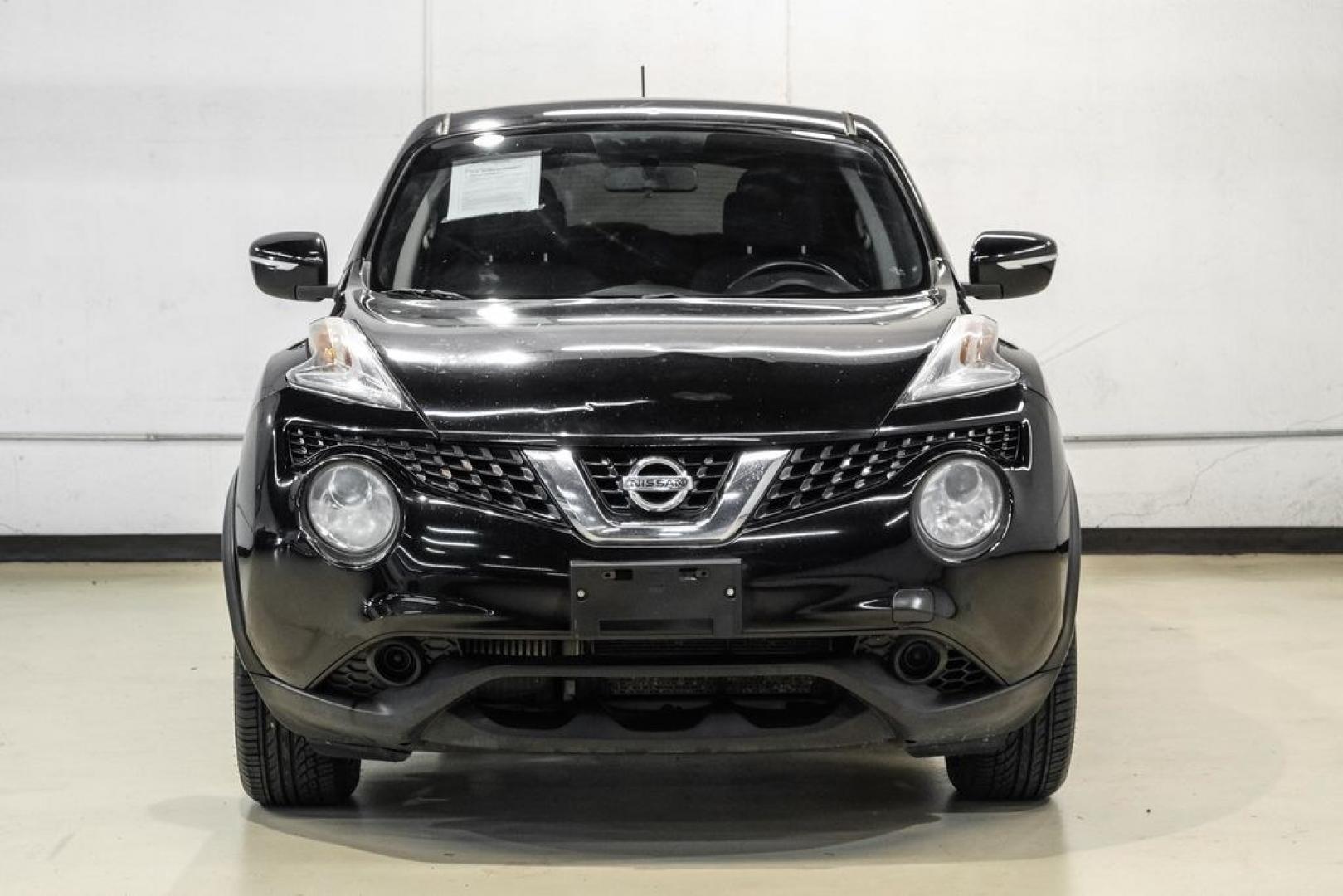 2017 Super Black /Black Nissan Juke SV (JN8AF5MR0HT) with an 1.6L I4 DOHC 16V engine, CVT transmission, located at 15300 Midway Rd., Addison, TX, 75001, (972) 702-0011, 32.958321, -96.838074- Photo#4