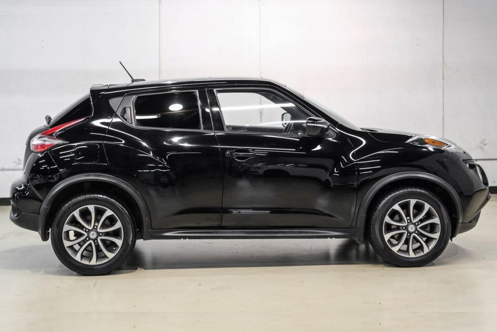 2017 Super Black /Black Nissan Juke SV (JN8AF5MR0HT) with an 1.6L I4 DOHC 16V engine, CVT transmission, located at 15300 Midway Rd., Addison, TX, 75001, (972) 702-0011, 32.958321, -96.838074- Photo#6