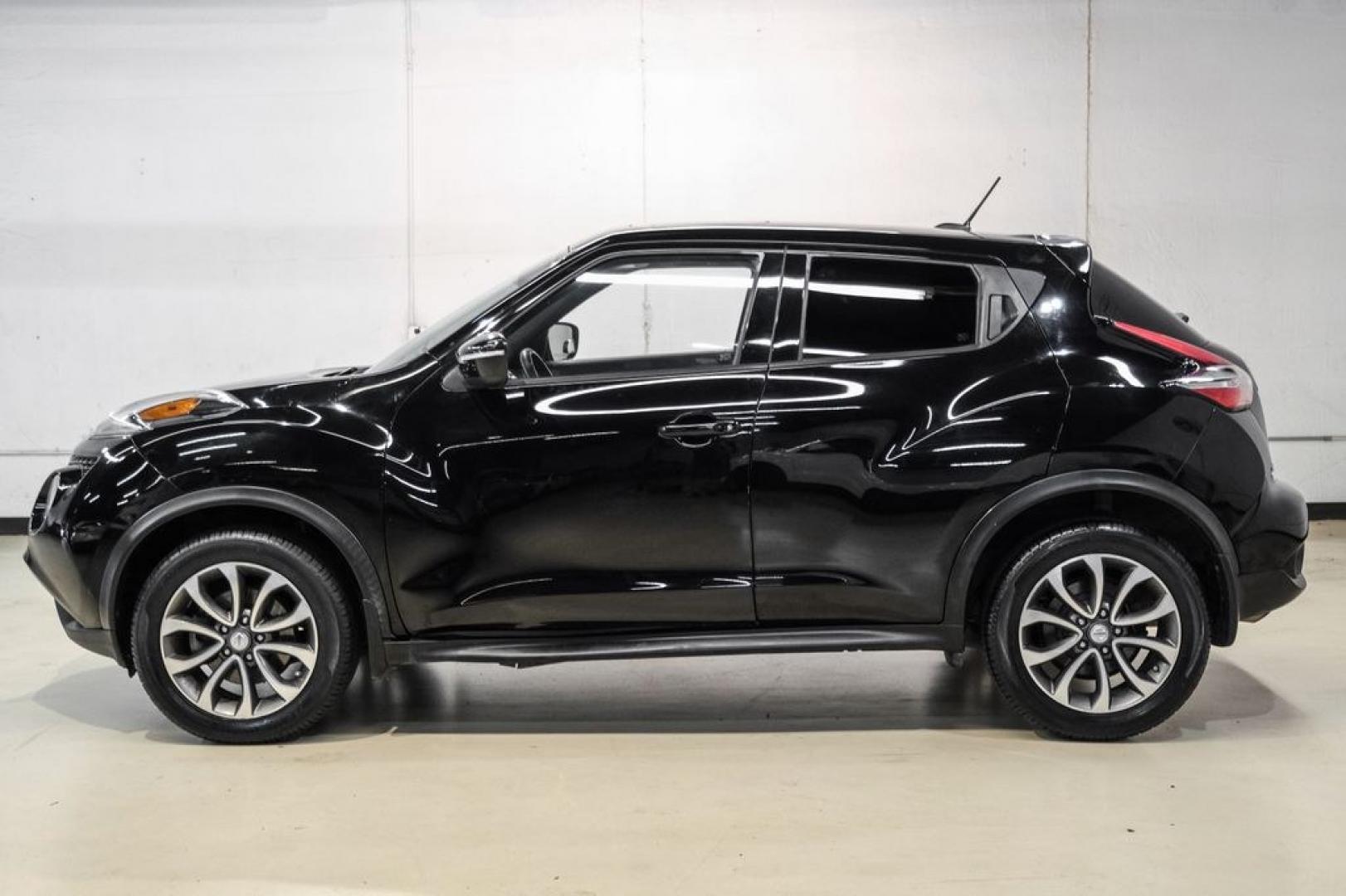 2017 Super Black /Black Nissan Juke SV (JN8AF5MR0HT) with an 1.6L I4 DOHC 16V engine, CVT transmission, located at 15300 Midway Rd., Addison, TX, 75001, (972) 702-0011, 32.958321, -96.838074- Photo#10