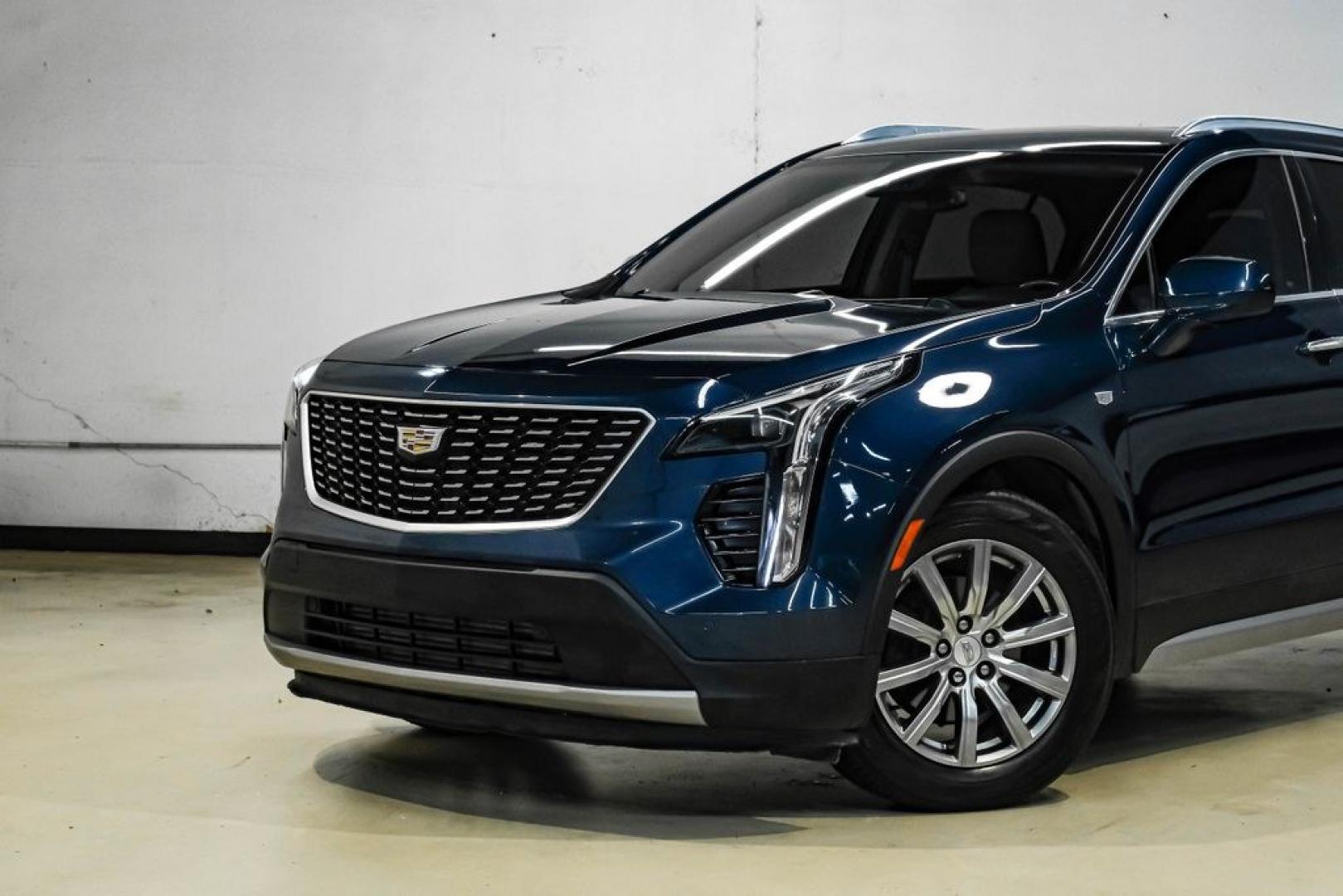 2019 Twilight Blue Metallic /Light Platinum/Jet Black Cadillac XT4 Premium Luxury (1GYFZCR40KF) with an 2.0L I4 Turbocharged engine, Automatic transmission, located at 15300 Midway Rd., Addison, TX, 75001, (972) 702-0011, 32.958321, -96.838074- Photo#4
