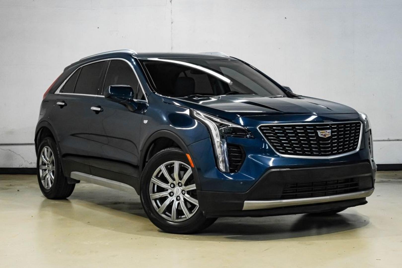 2019 Twilight Blue Metallic /Light Platinum/Jet Black Cadillac XT4 Premium Luxury (1GYFZCR40KF) with an 2.0L I4 Turbocharged engine, Automatic transmission, located at 15300 Midway Rd., Addison, TX, 75001, (972) 702-0011, 32.958321, -96.838074- Photo#7