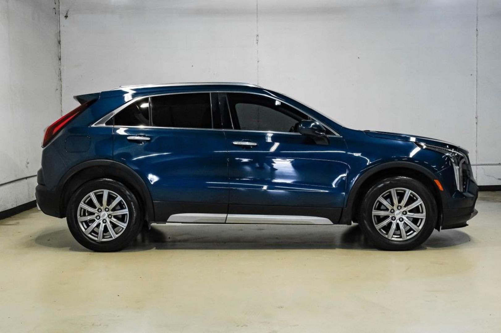 2019 Twilight Blue Metallic /Light Platinum/Jet Black Cadillac XT4 Premium Luxury (1GYFZCR40KF) with an 2.0L I4 Turbocharged engine, Automatic transmission, located at 15300 Midway Rd., Addison, TX, 75001, (972) 702-0011, 32.958321, -96.838074- Photo#8
