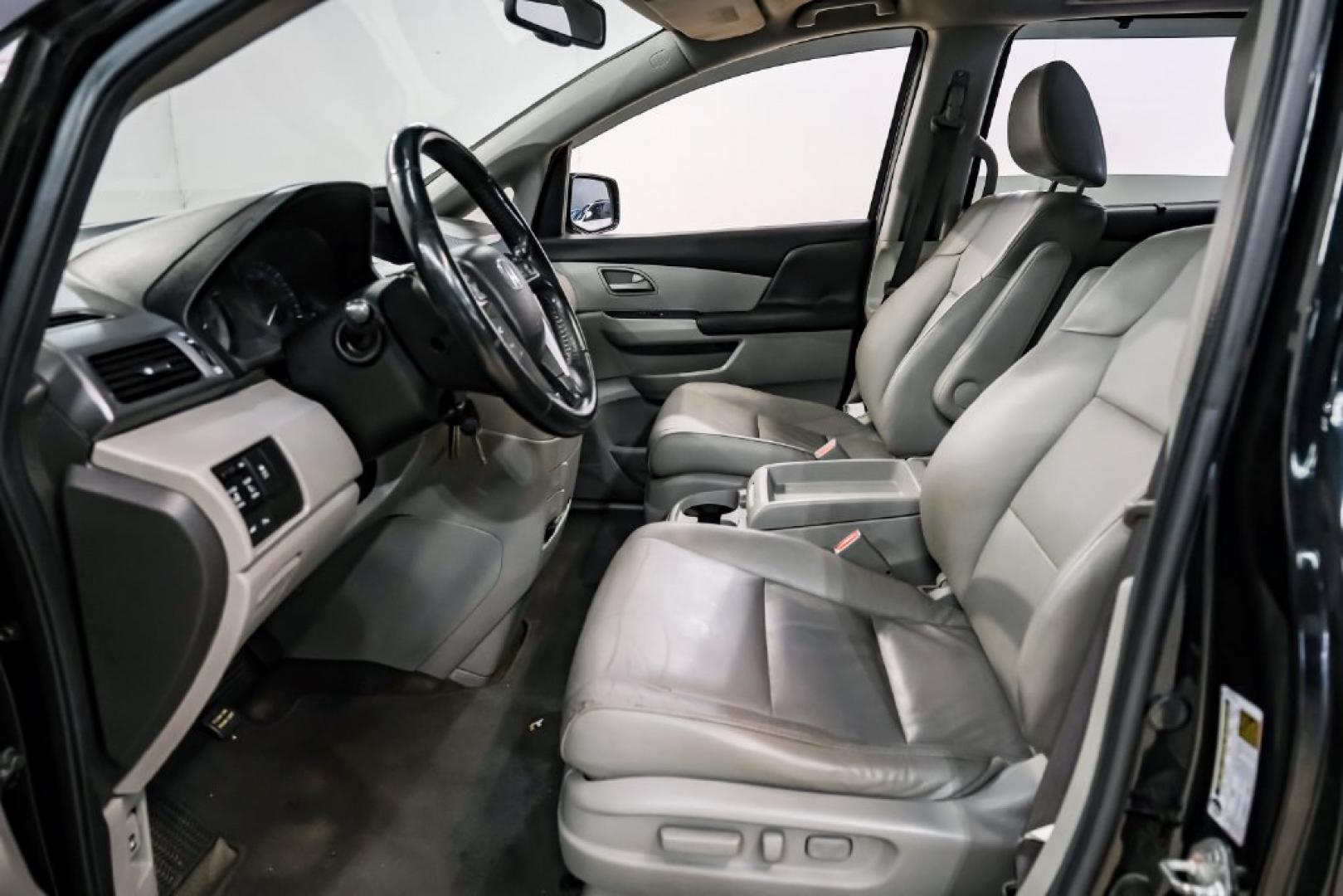 2013 Crystal Black Pearl /Truffle Honda Odyssey Touring Elite (5FNRL5H96DB) with an 3.5L V6 SOHC i-VTEC 24V engine, Automatic transmission, located at 15300 Midway Rd., Addison, TX, 75001, (972) 702-0011, 32.958321, -96.838074- Photo#3