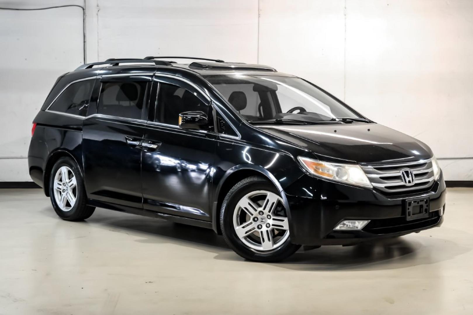 2013 Crystal Black Pearl /Truffle Honda Odyssey Touring Elite (5FNRL5H96DB) with an 3.5L V6 SOHC i-VTEC 24V engine, Automatic transmission, located at 15300 Midway Rd., Addison, TX, 75001, (972) 702-0011, 32.958321, -96.838074- Photo#6