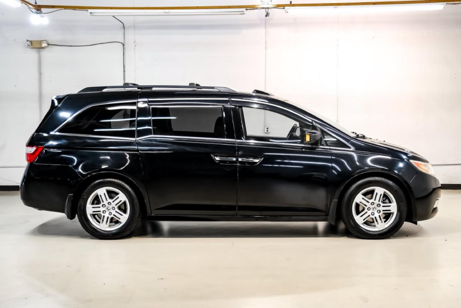 2013 Crystal Black Pearl /Truffle Honda Odyssey Touring Elite (5FNRL5H96DB) with an 3.5L V6 SOHC i-VTEC 24V engine, Automatic transmission, located at 15300 Midway Rd., Addison, TX, 75001, (972) 702-0011, 32.958321, -96.838074- Photo#7