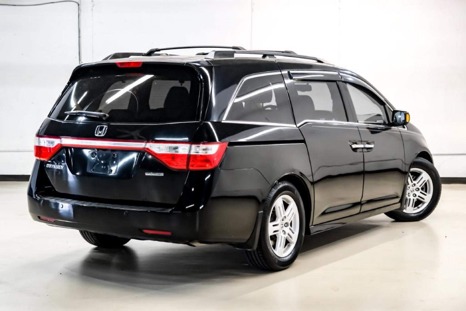 2013 Crystal Black Pearl /Truffle Honda Odyssey Touring Elite (5FNRL5H96DB) with an 3.5L V6 SOHC i-VTEC 24V engine, Automatic transmission, located at 15300 Midway Rd., Addison, TX, 75001, (972) 702-0011, 32.958321, -96.838074- Photo#8