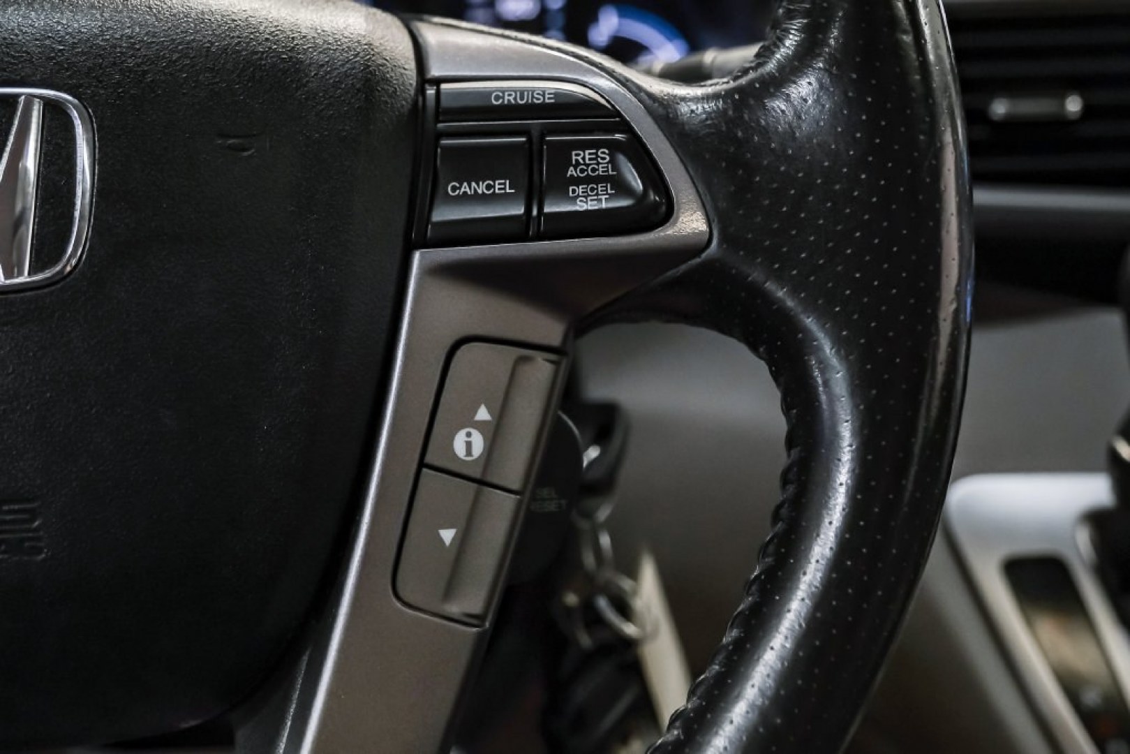 2013 Crystal Black Pearl /Truffle Honda Odyssey Touring Elite (5FNRL5H96DB) with an 3.5L V6 SOHC i-VTEC 24V engine, Automatic transmission, located at 15300 Midway Rd., Addison, TX, 75001, (972) 702-0011, 32.958321, -96.838074- Photo#17