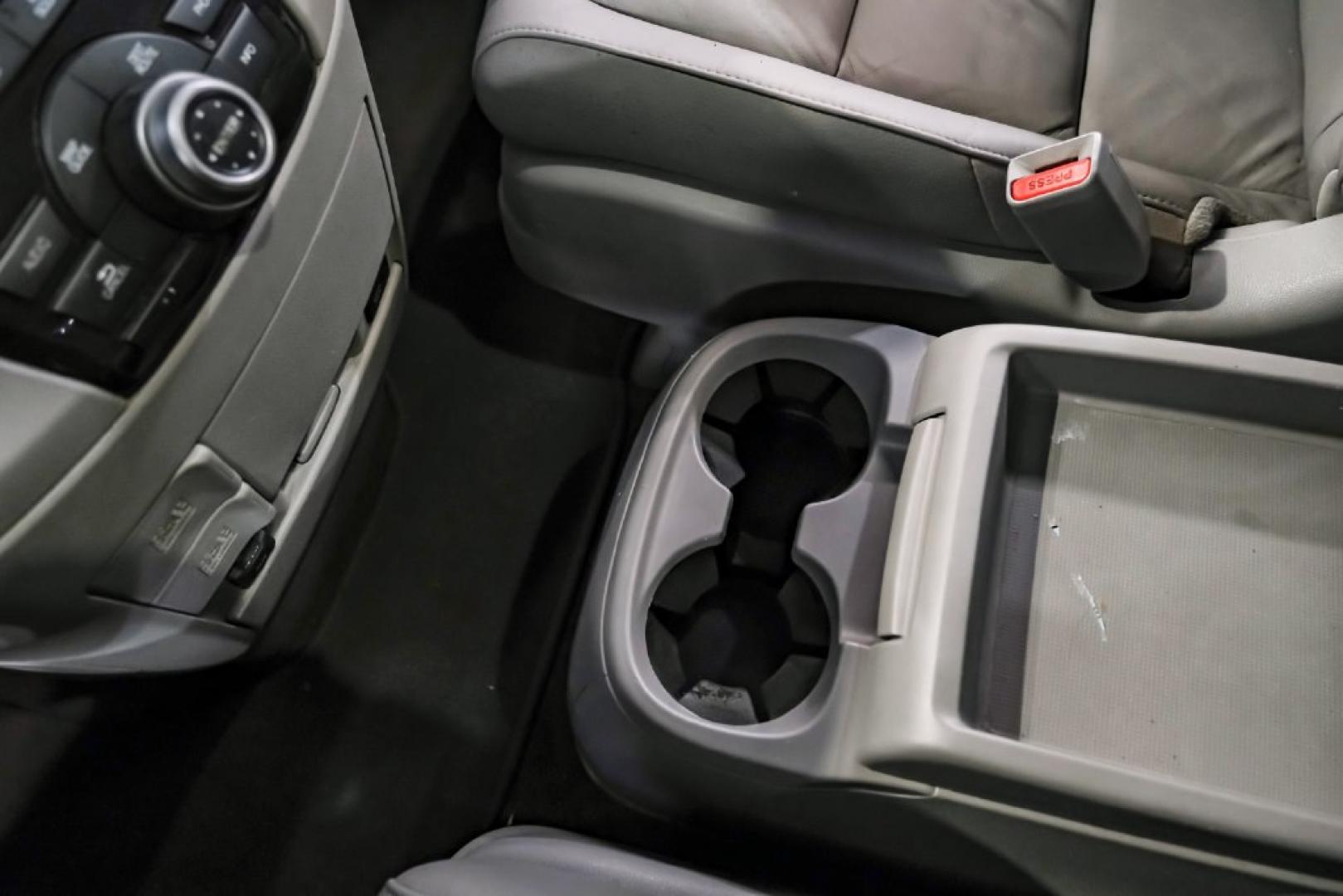 2013 Crystal Black Pearl /Truffle Honda Odyssey Touring Elite (5FNRL5H96DB) with an 3.5L V6 SOHC i-VTEC 24V engine, Automatic transmission, located at 15300 Midway Rd., Addison, TX, 75001, (972) 702-0011, 32.958321, -96.838074- Photo#23