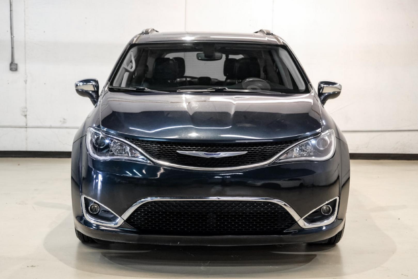 2020 Steel Metallic /Black Chrysler Pacifica Limited (2C4RC1GG0LR) with an 3.6L V6 24V VVT engine, Automatic transmission, located at 15300 Midway Rd., Addison, TX, 75001, (972) 702-0011, 32.958321, -96.838074- Photo#5