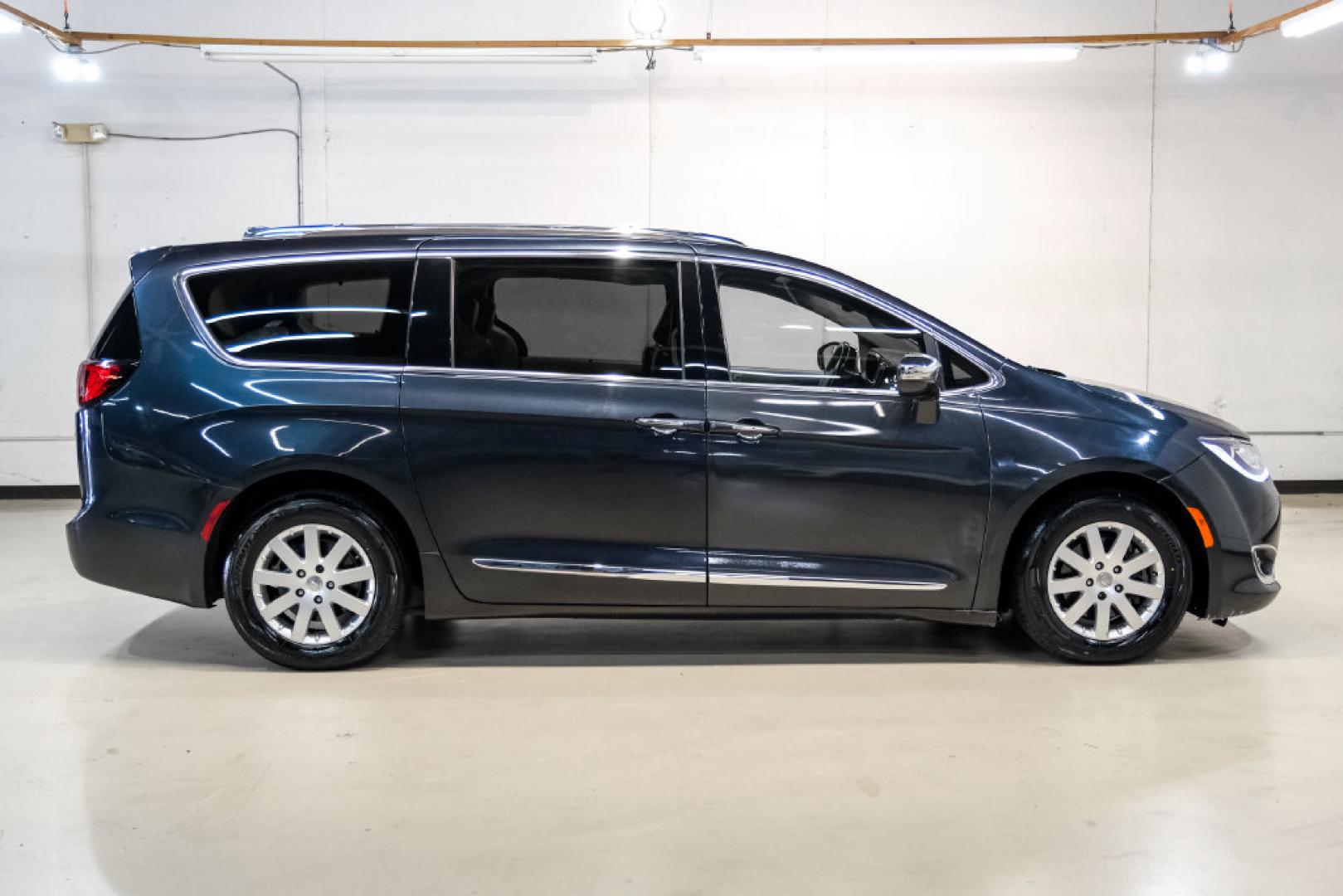 2020 Steel Metallic /Black Chrysler Pacifica Limited (2C4RC1GG0LR) with an 3.6L V6 24V VVT engine, Automatic transmission, located at 15300 Midway Rd., Addison, TX, 75001, (972) 702-0011, 32.958321, -96.838074- Photo#7