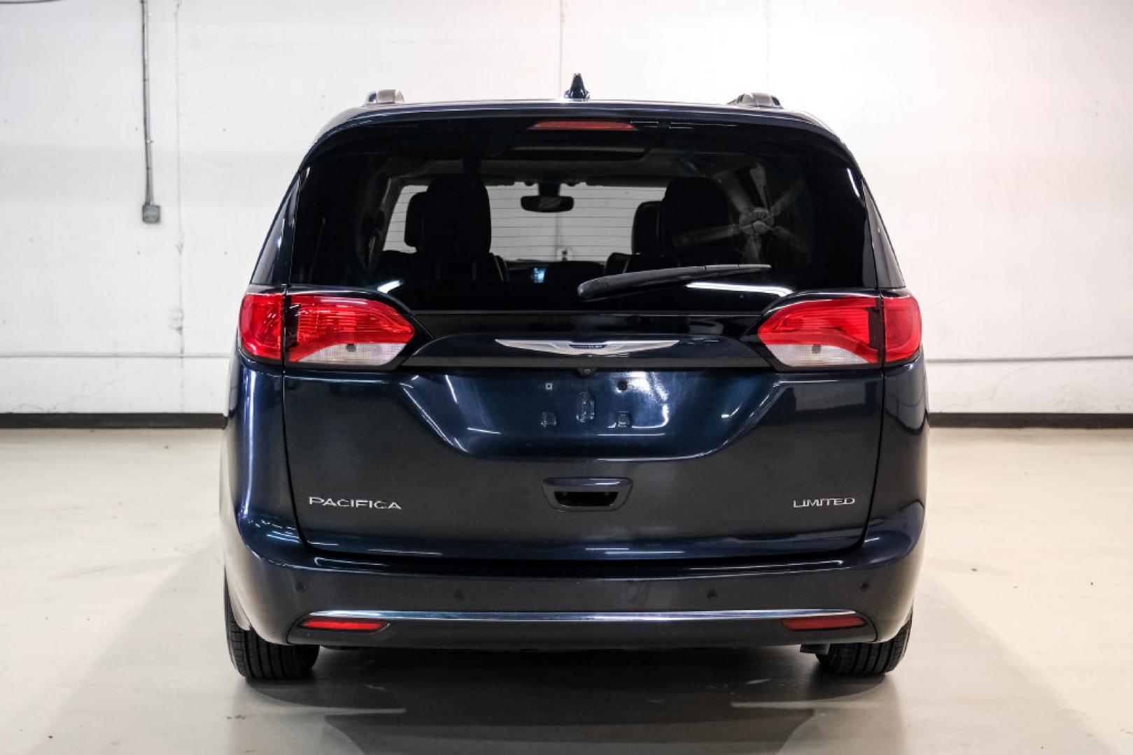 2020 Steel Metallic /Black Chrysler Pacifica Limited (2C4RC1GG0LR) with an 3.6L V6 24V VVT engine, Automatic transmission, located at 15300 Midway Rd., Addison, TX, 75001, (972) 702-0011, 32.958321, -96.838074- Photo#9