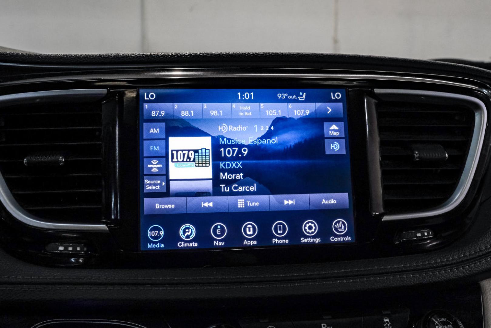 2020 Steel Metallic /Black Chrysler Pacifica Limited (2C4RC1GG0LR) with an 3.6L V6 24V VVT engine, Automatic transmission, located at 15300 Midway Rd., Addison, TX, 75001, (972) 702-0011, 32.958321, -96.838074- Photo#27