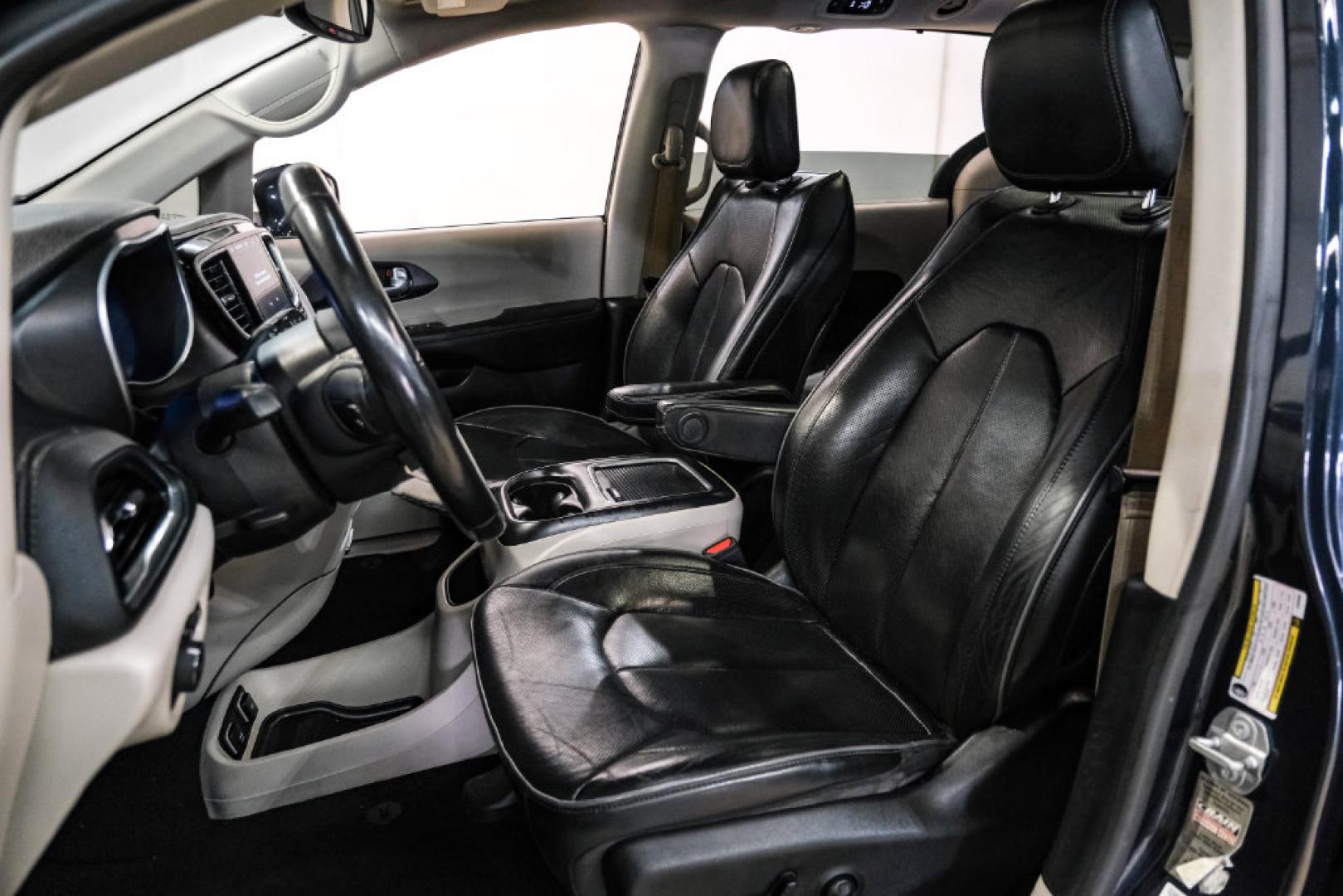 2020 Steel Metallic /Black Chrysler Pacifica Limited (2C4RC1GG0LR) with an 3.6L V6 24V VVT engine, Automatic transmission, located at 15300 Midway Rd., Addison, TX, 75001, (972) 702-0011, 32.958321, -96.838074- Photo#29