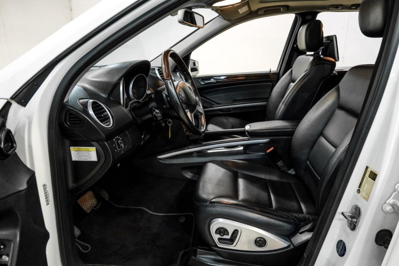2011 Arctic White /Black Mercedes-Benz M-Class ML 350 (4JGBB8GB6BA) with an 3.5L V6 DOHC 24V engine, Automatic transmission, located at 15300 Midway Rd., Addison, TX, 75001, (972) 702-0011, 32.958321, -96.838074- Photo#3