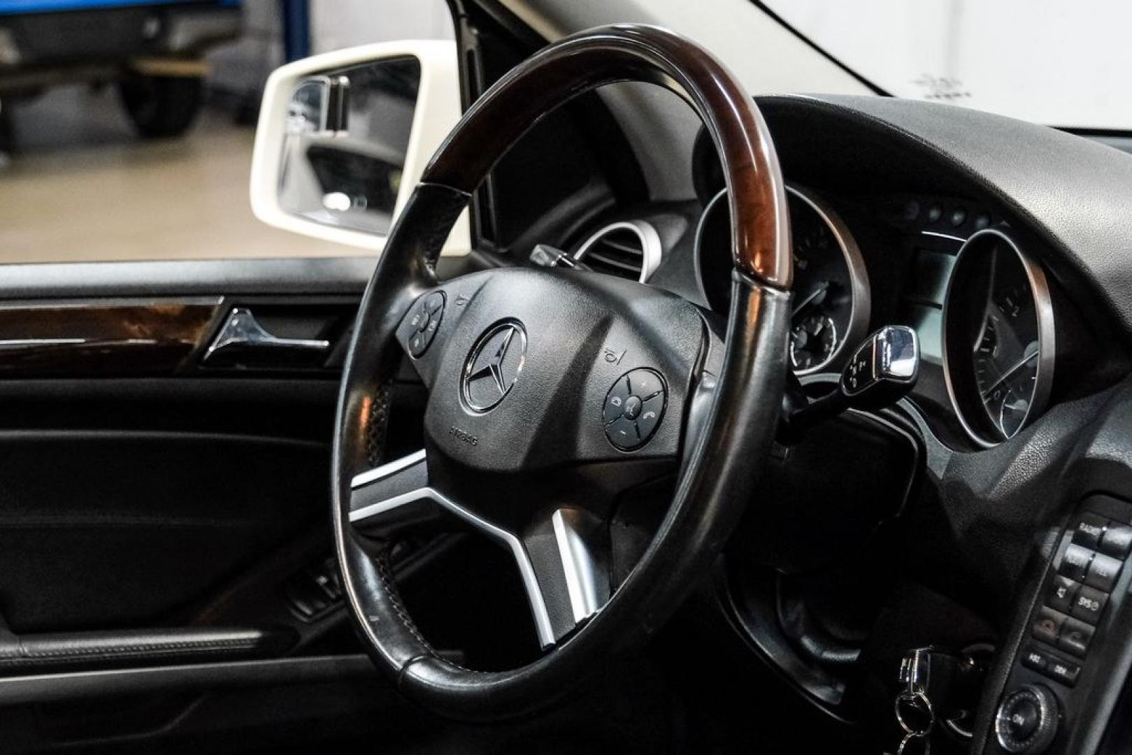 2011 Arctic White /Black Mercedes-Benz M-Class ML 350 (4JGBB8GB6BA) with an 3.5L V6 DOHC 24V engine, Automatic transmission, located at 15300 Midway Rd., Addison, TX, 75001, (972) 702-0011, 32.958321, -96.838074- Photo#20
