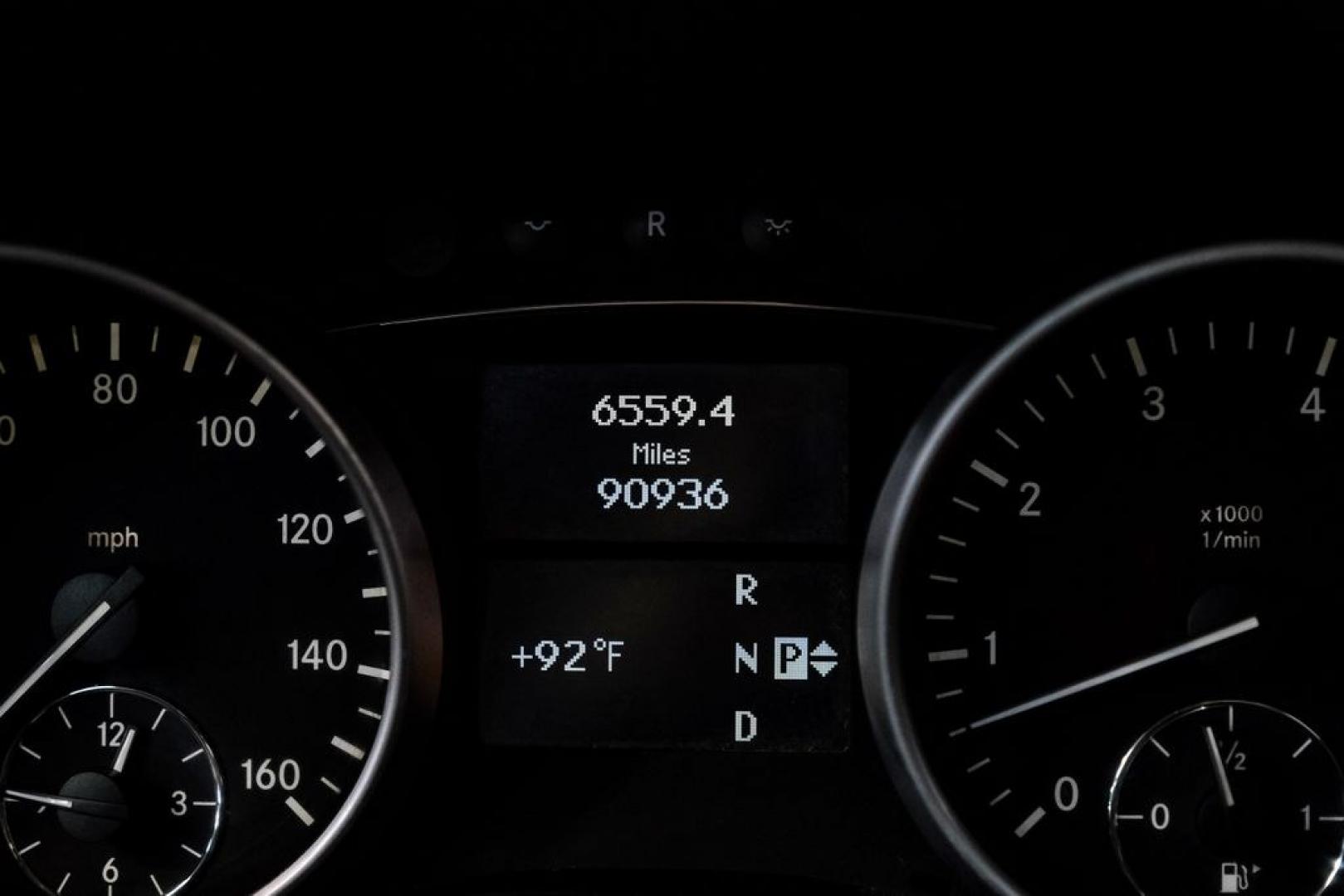 2011 Arctic White /Black Mercedes-Benz M-Class ML 350 (4JGBB8GB6BA) with an 3.5L V6 DOHC 24V engine, Automatic transmission, located at 15300 Midway Rd., Addison, TX, 75001, (972) 702-0011, 32.958321, -96.838074- Photo#25