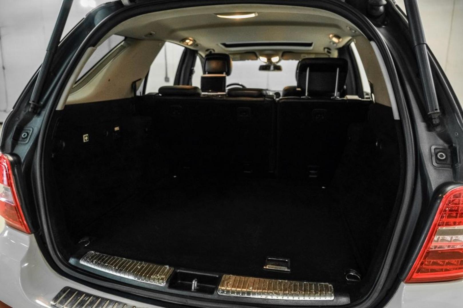 2011 Arctic White /Black Mercedes-Benz M-Class ML 350 (4JGBB8GB6BA) with an 3.5L V6 DOHC 24V engine, Automatic transmission, located at 15300 Midway Rd., Addison, TX, 75001, (972) 702-0011, 32.958321, -96.838074- Photo#54
