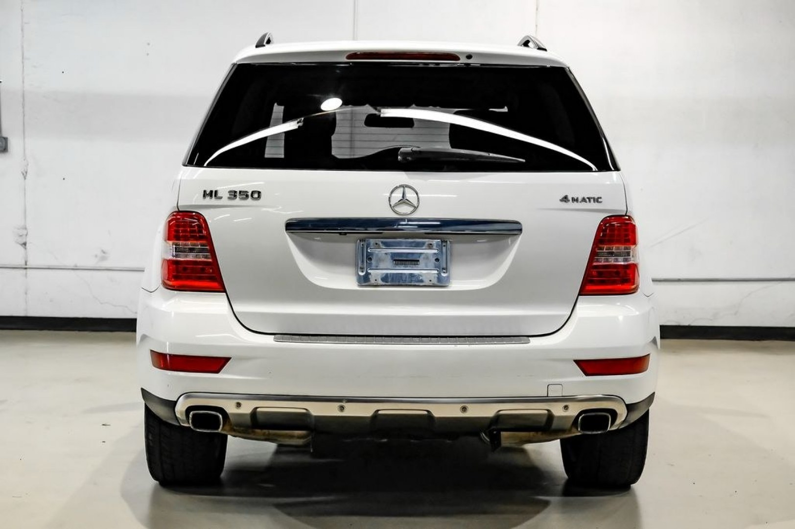 2011 Arctic White /Black Mercedes-Benz M-Class ML 350 (4JGBB8GB6BA) with an 3.5L V6 DOHC 24V engine, Automatic transmission, located at 15300 Midway Rd., Addison, TX, 75001, (972) 702-0011, 32.958321, -96.838074- Photo#11
