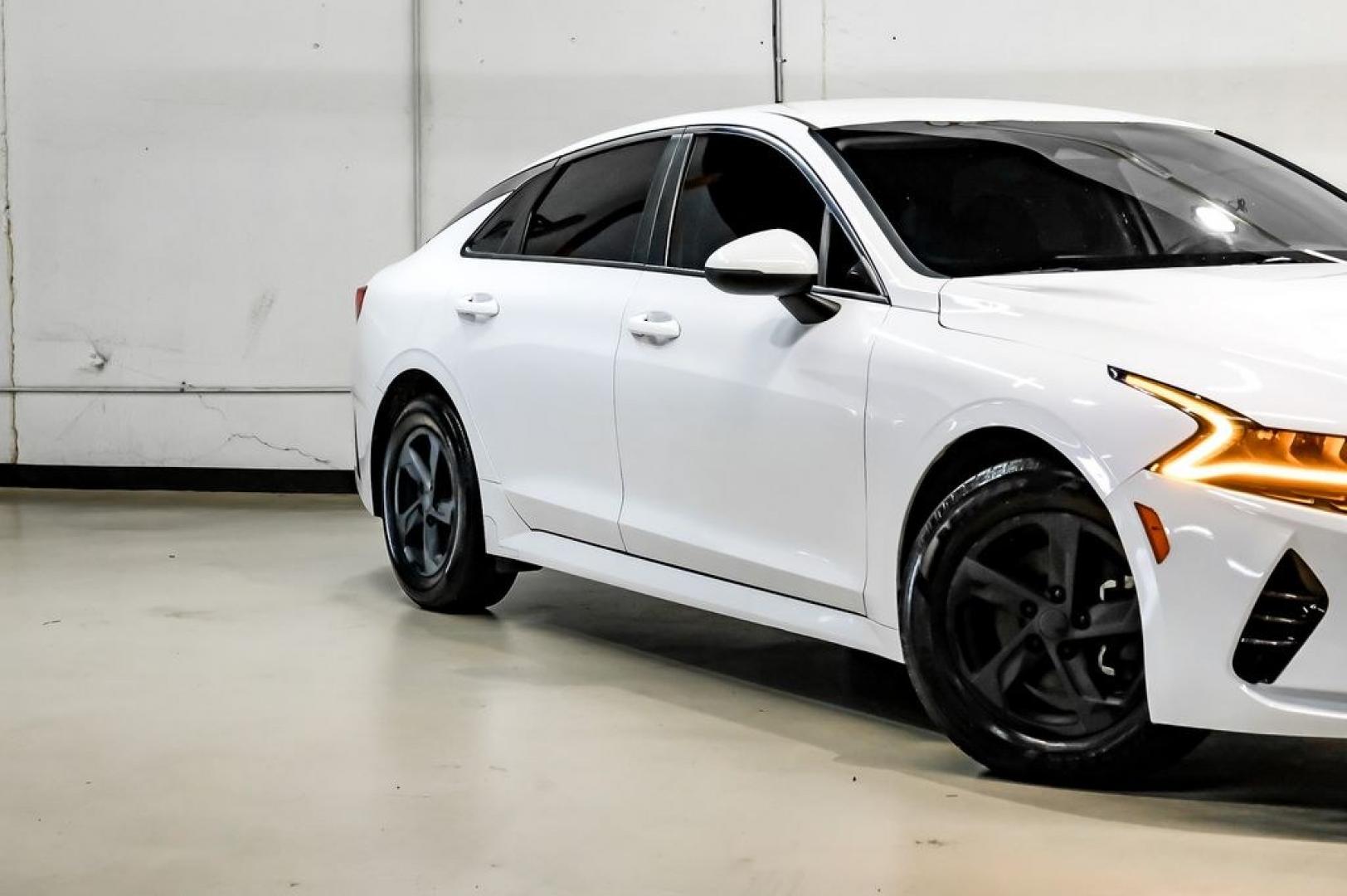 2022 White Pearl /Black Kia K5 LX (5XXG24J2XNG) with an I4 engine, Automatic transmission, located at 15300 Midway Rd., Addison, TX, 75001, (972) 702-0011, 32.958321, -96.838074- Photo#6