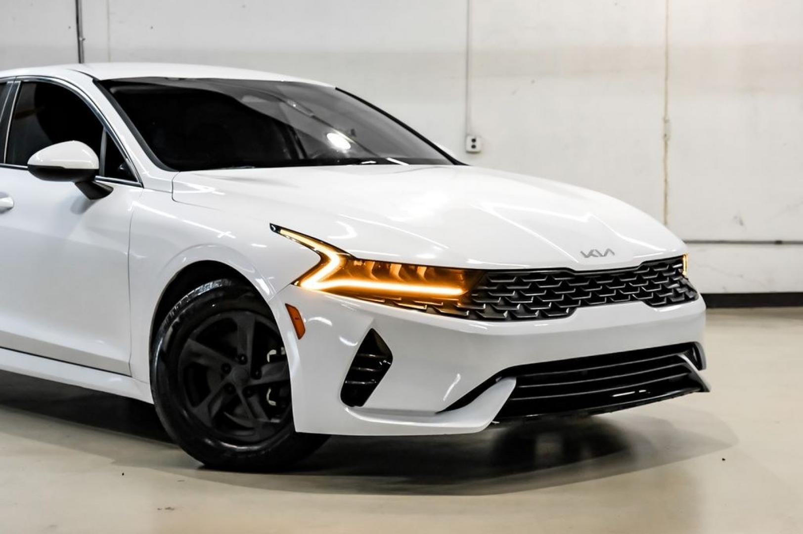 2022 White Pearl /Black Kia K5 LX (5XXG24J2XNG) with an I4 engine, Automatic transmission, located at 15300 Midway Rd., Addison, TX, 75001, (972) 702-0011, 32.958321, -96.838074- Photo#7