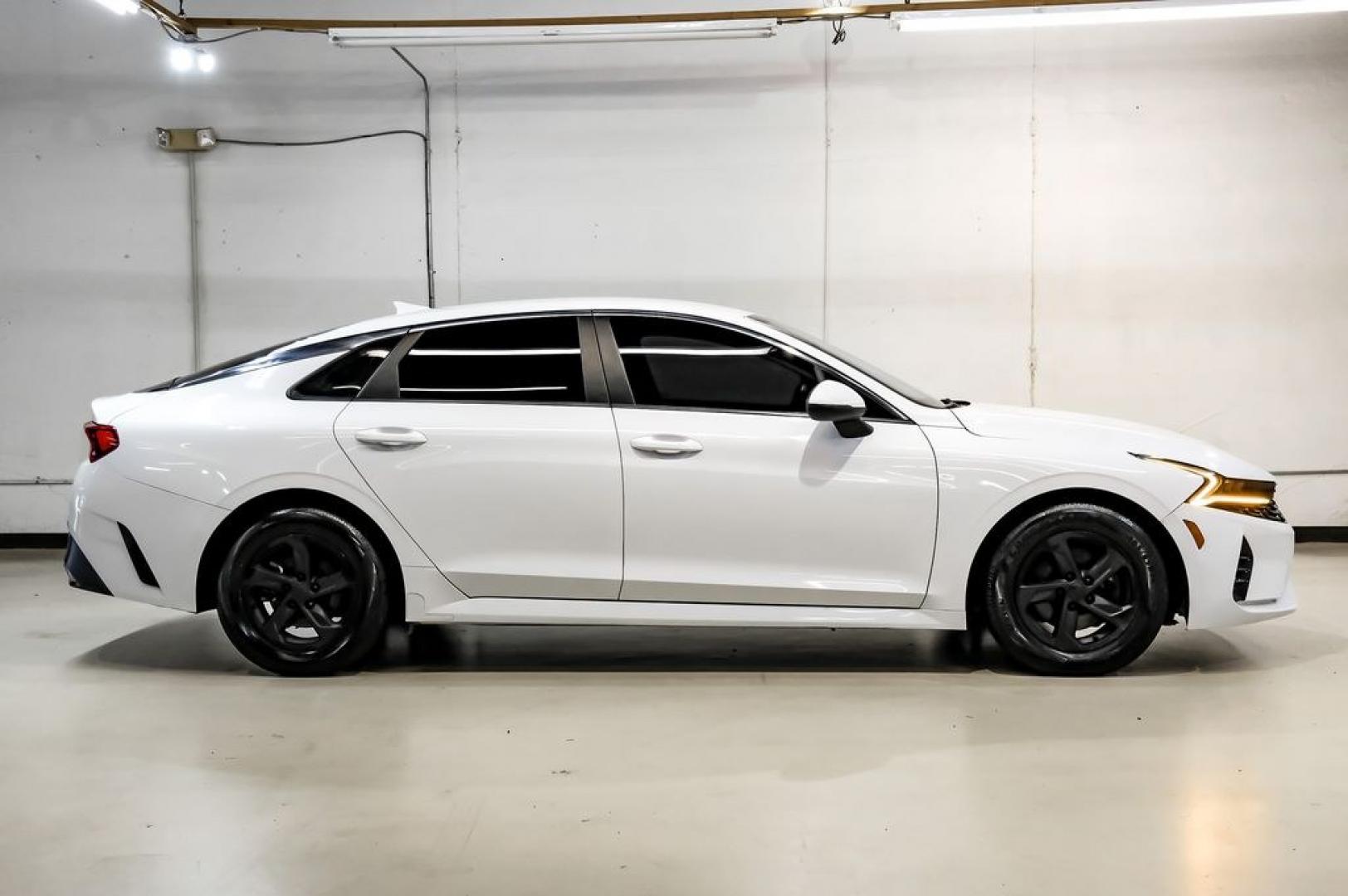 2022 White Pearl /Black Kia K5 LX (5XXG24J2XNG) with an I4 engine, Automatic transmission, located at 15300 Midway Rd., Addison, TX, 75001, (972) 702-0011, 32.958321, -96.838074- Photo#8