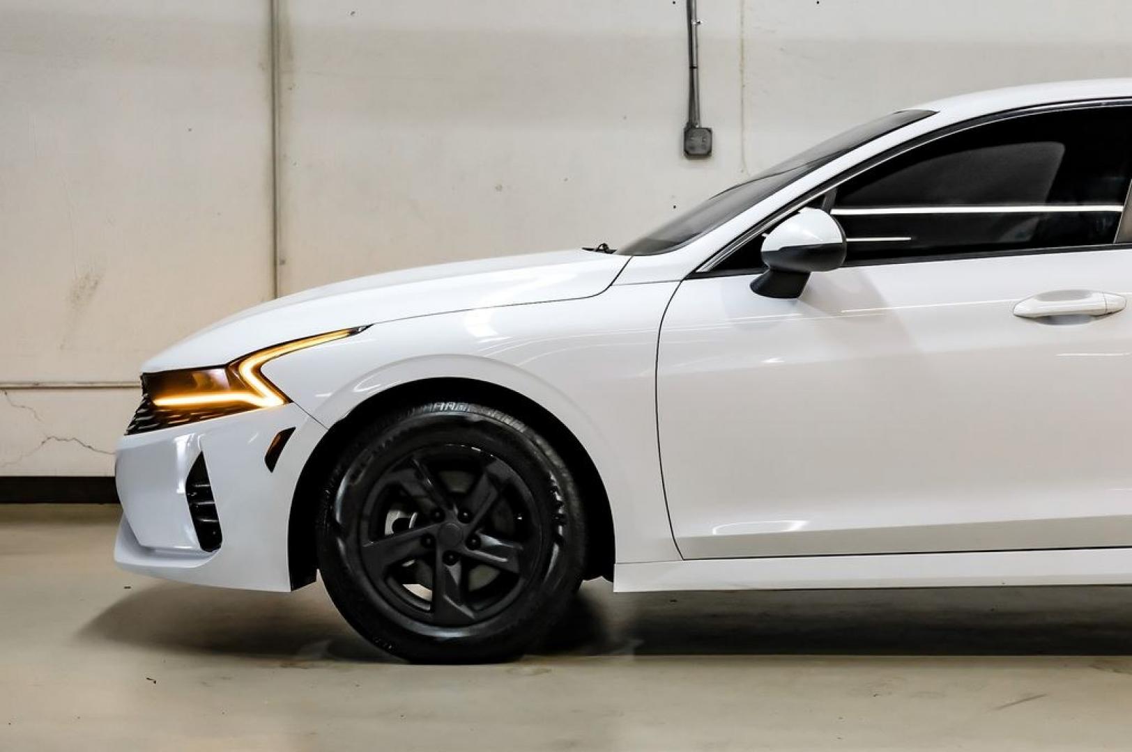 2022 White Pearl /Black Kia K5 LX (5XXG24J2XNG) with an I4 engine, Automatic transmission, located at 15300 Midway Rd., Addison, TX, 75001, (972) 702-0011, 32.958321, -96.838074- Photo#15