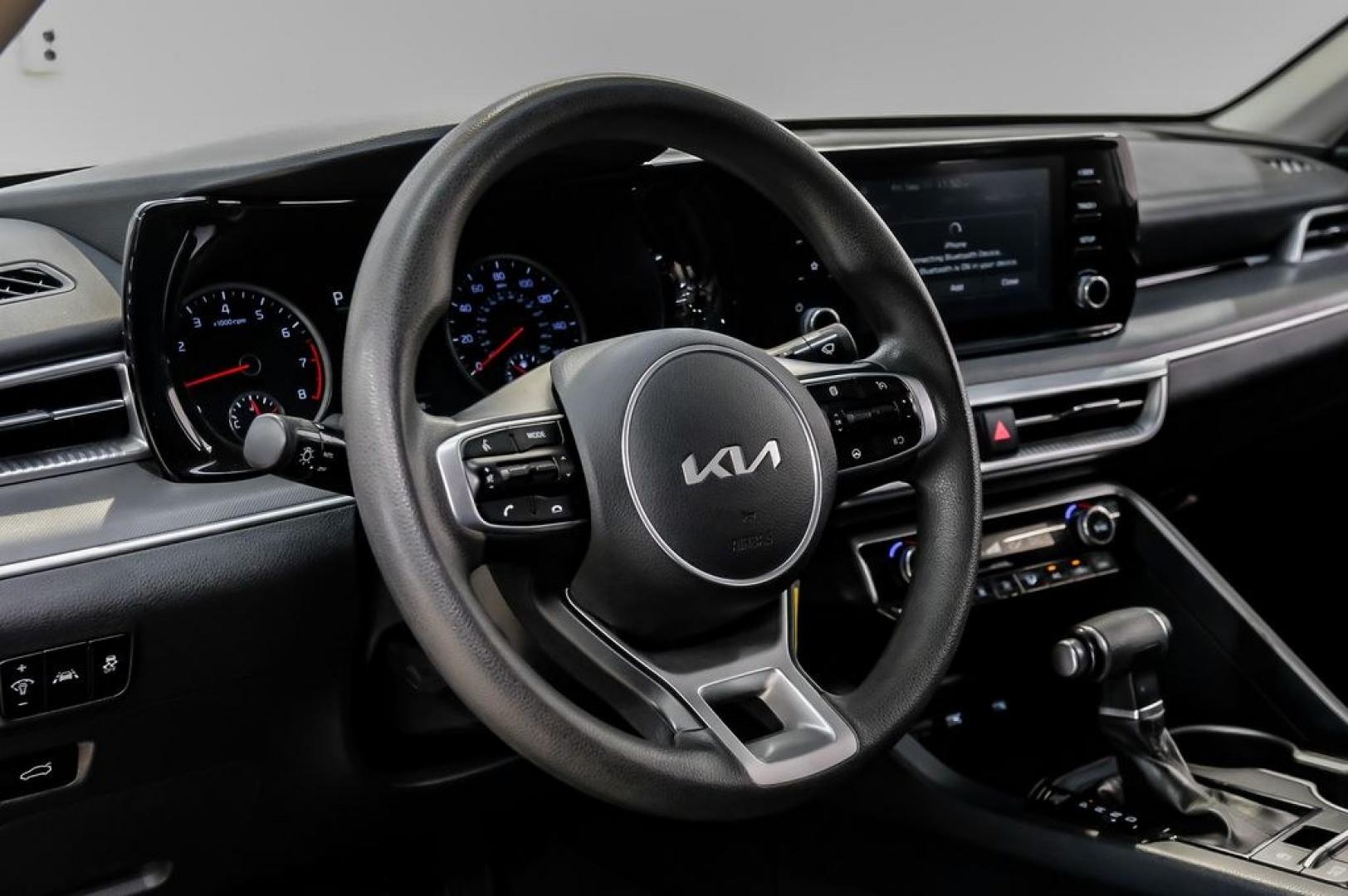 2022 White Pearl /Black Kia K5 LX (5XXG24J2XNG) with an I4 engine, Automatic transmission, located at 15300 Midway Rd., Addison, TX, 75001, (972) 702-0011, 32.958321, -96.838074- Photo#20